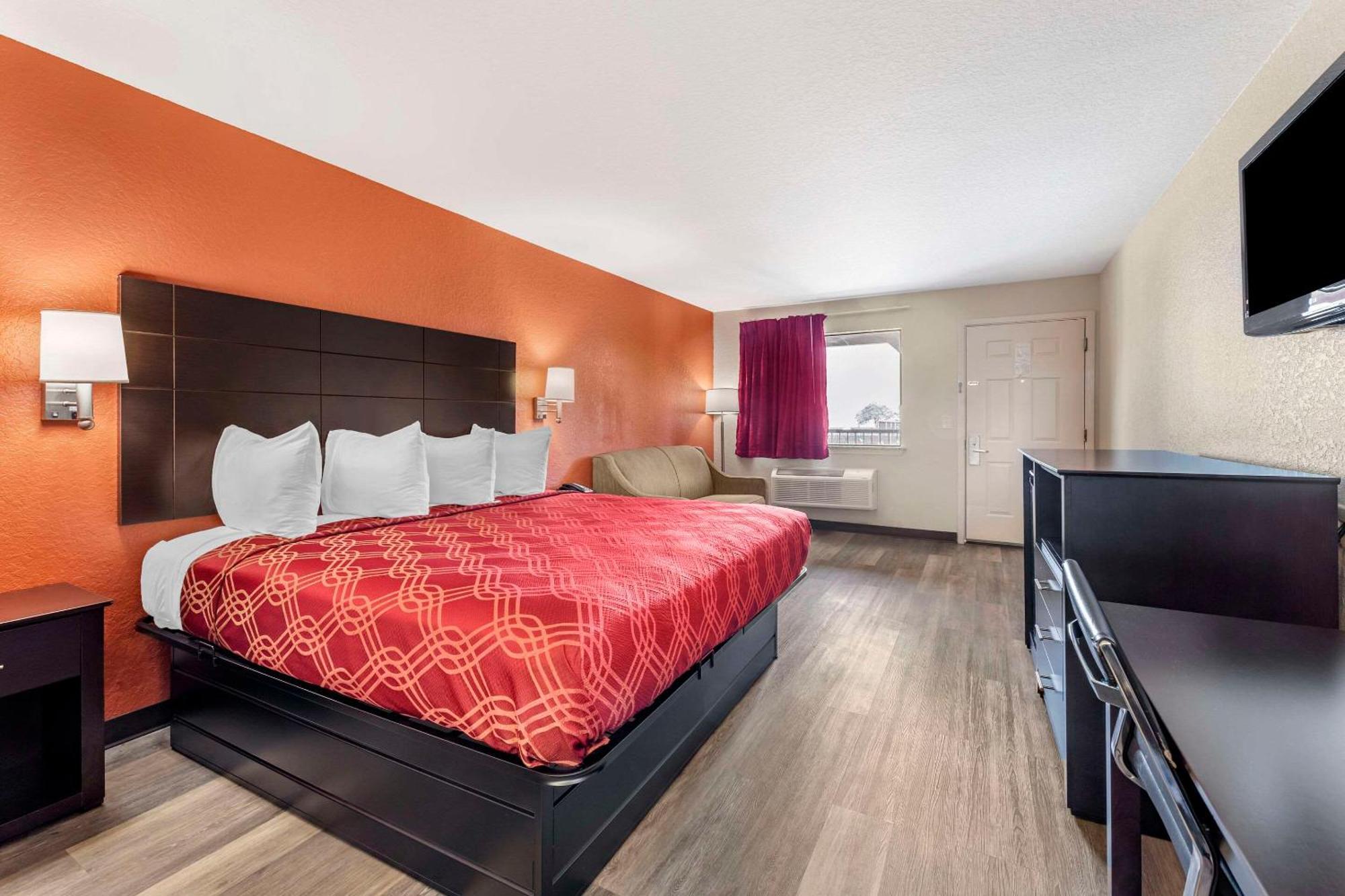 Econo Near Lackland Air Force Base-seaworld San Antonio