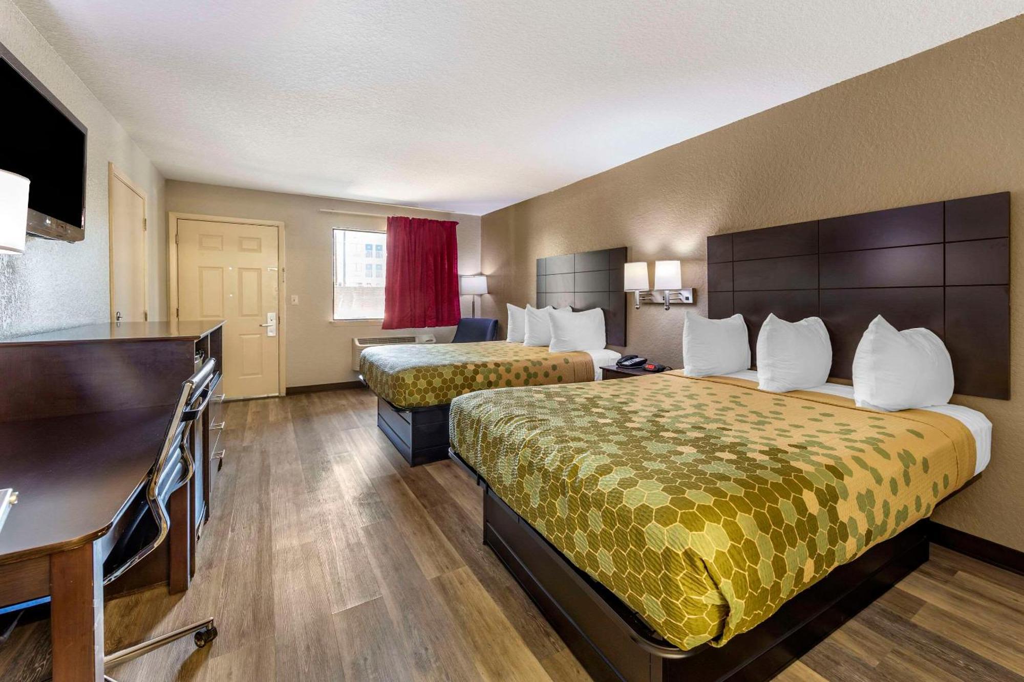 Econo Near Lackland Air Force Base-seaworld 2*
