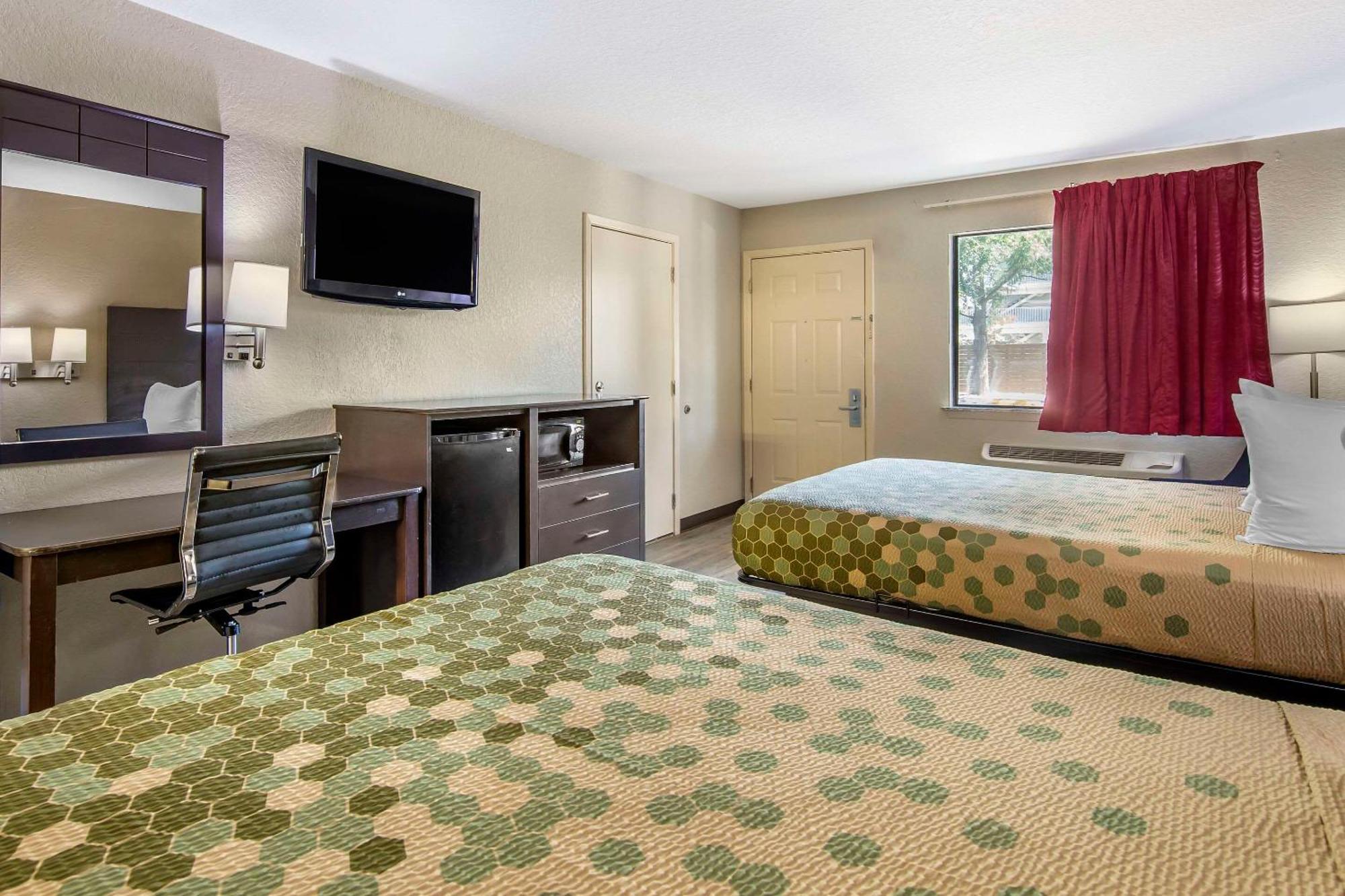 Hotel Econo Near Lackland Air Force Base-seaworld
