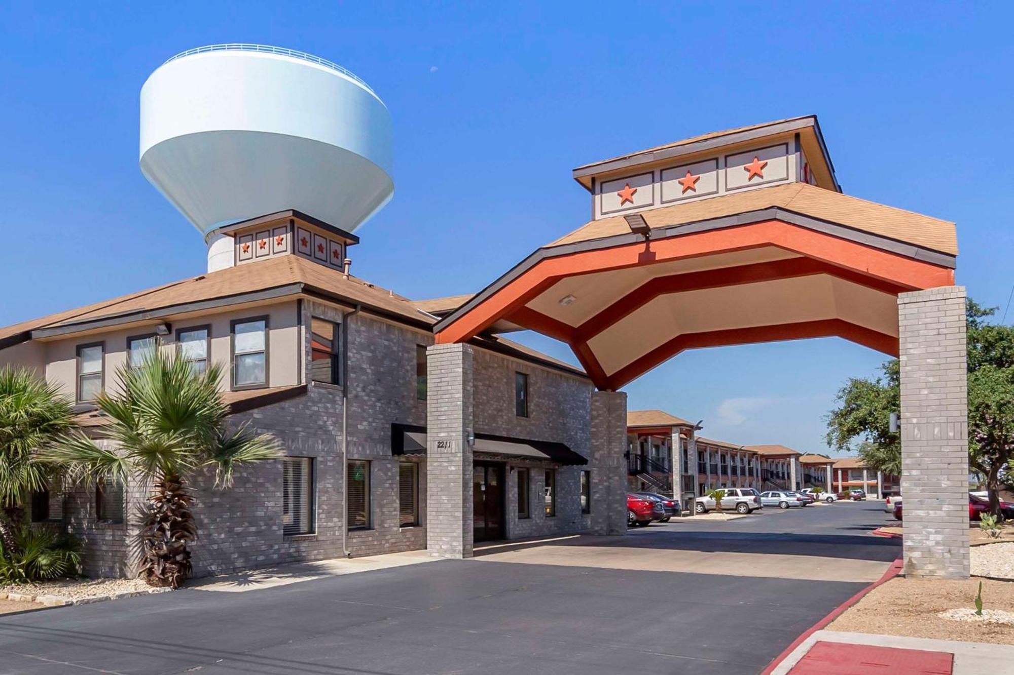 Econo Near Lackland Air Force Base-seaworld Hotel 2*