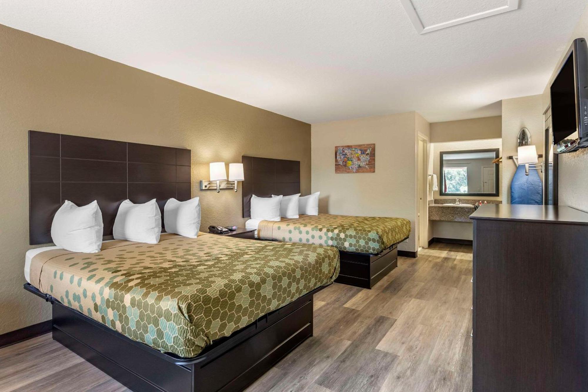 Econo Near Lackland Air Force Base-seaworld Hotel San Antonio