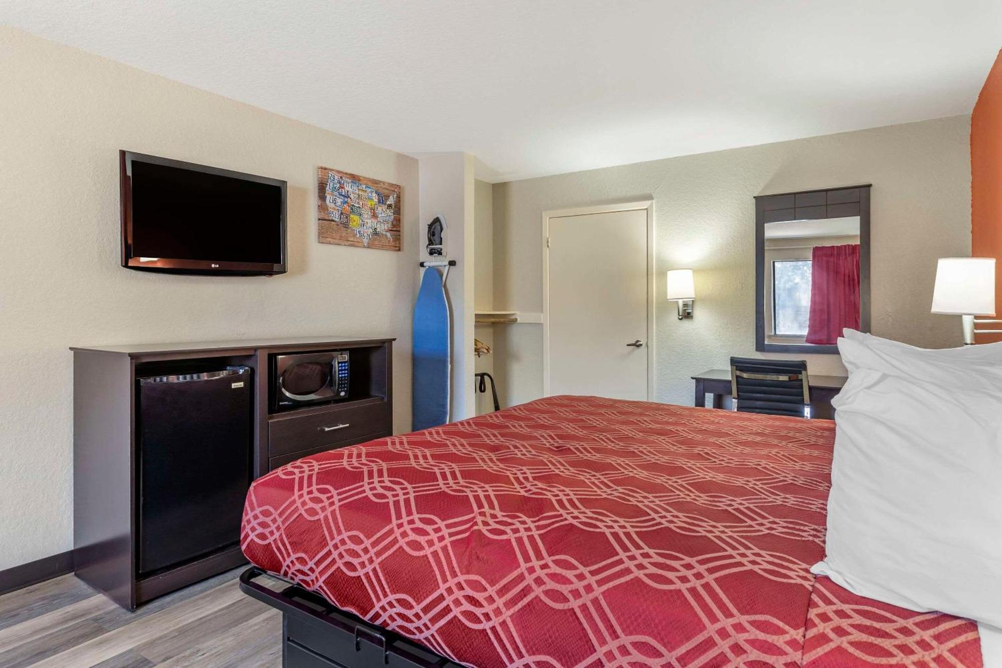 Econo Near Lackland Air Force Base-seaworld Hotel 2*