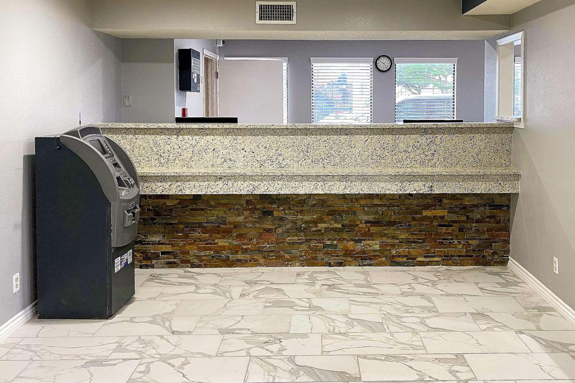 Econo Near Lackland Air Force Base-seaworld