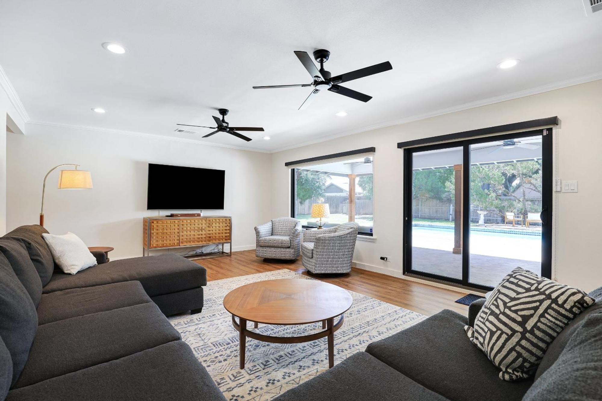 Pool Nr Dt River Walk Alamo Wifi Yard Holiday home San Antonio