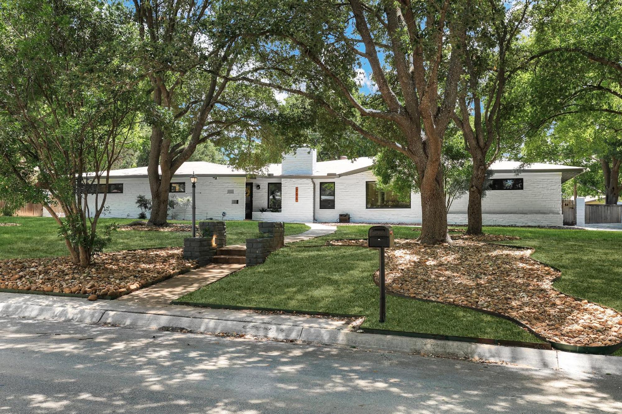 Pool Nr Dt River Walk Alamo Wifi Yard Holiday home San Antonio