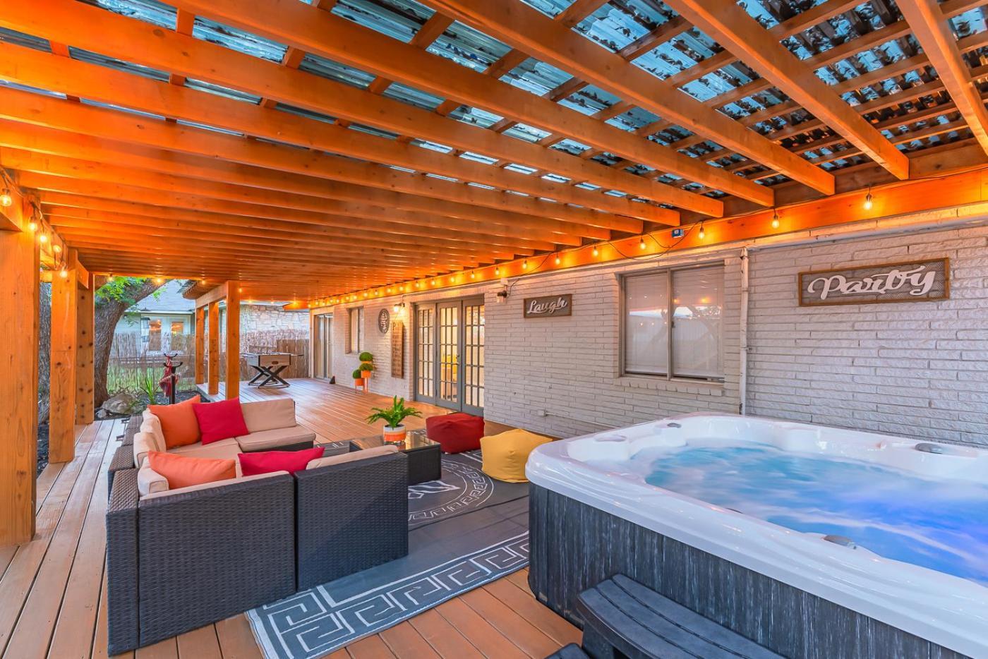 Luxurious With Hot Tub & Tree Deck By 6flags *