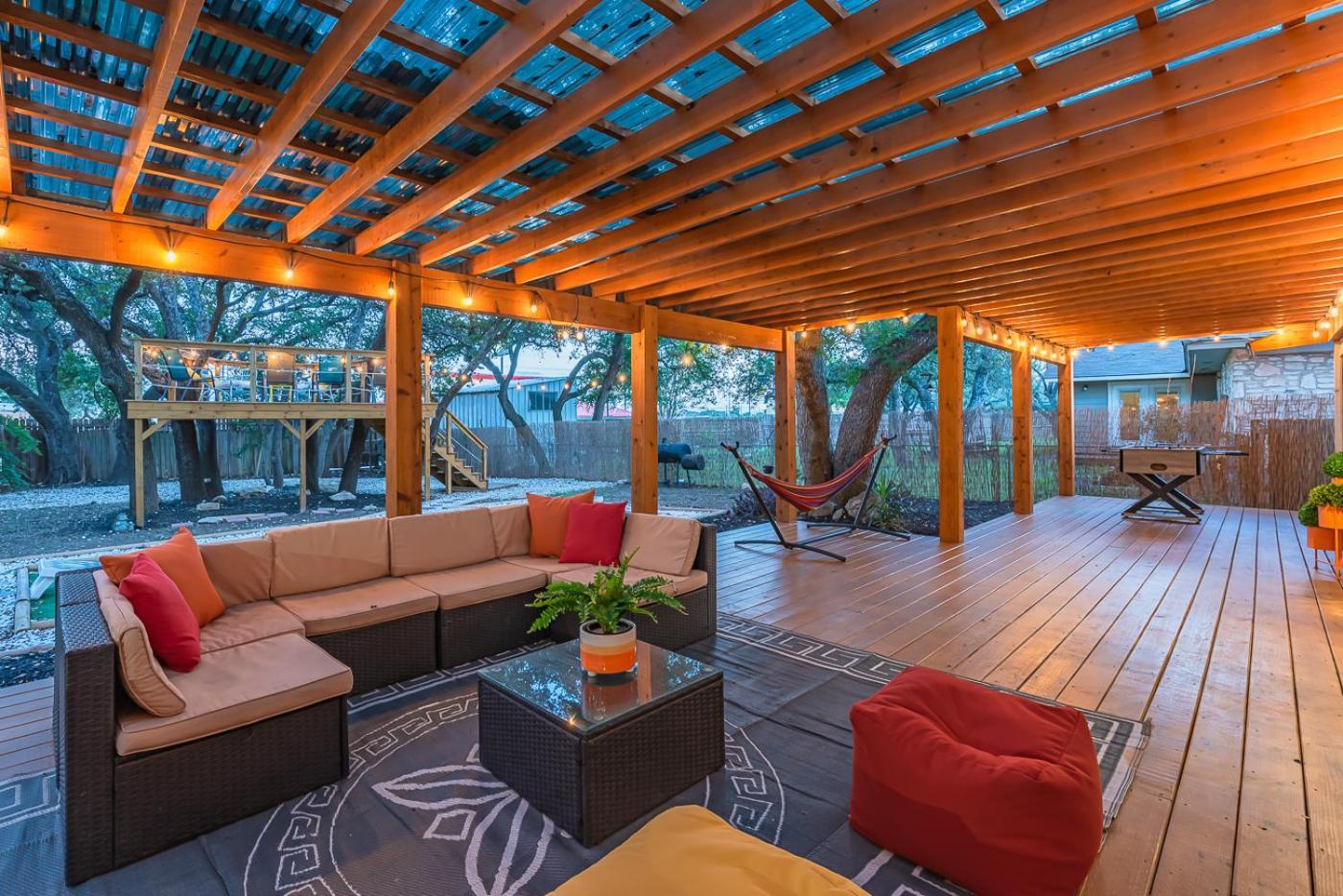 Holiday home Luxurious With Hot Tub & Tree Deck By 6flags *