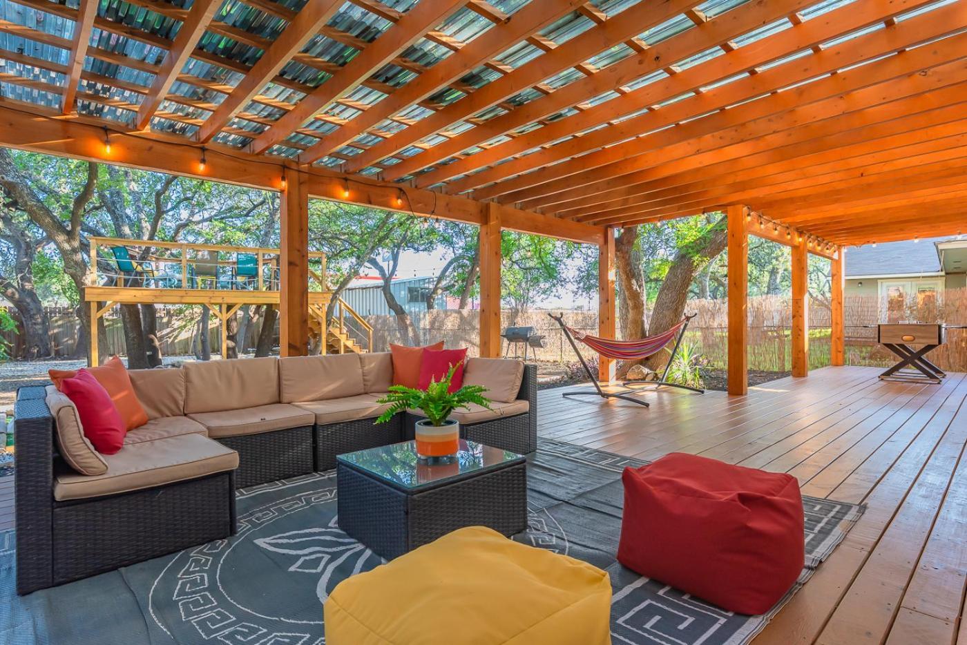 Luxurious With Hot Tub & Tree Deck By 6flags Holiday home