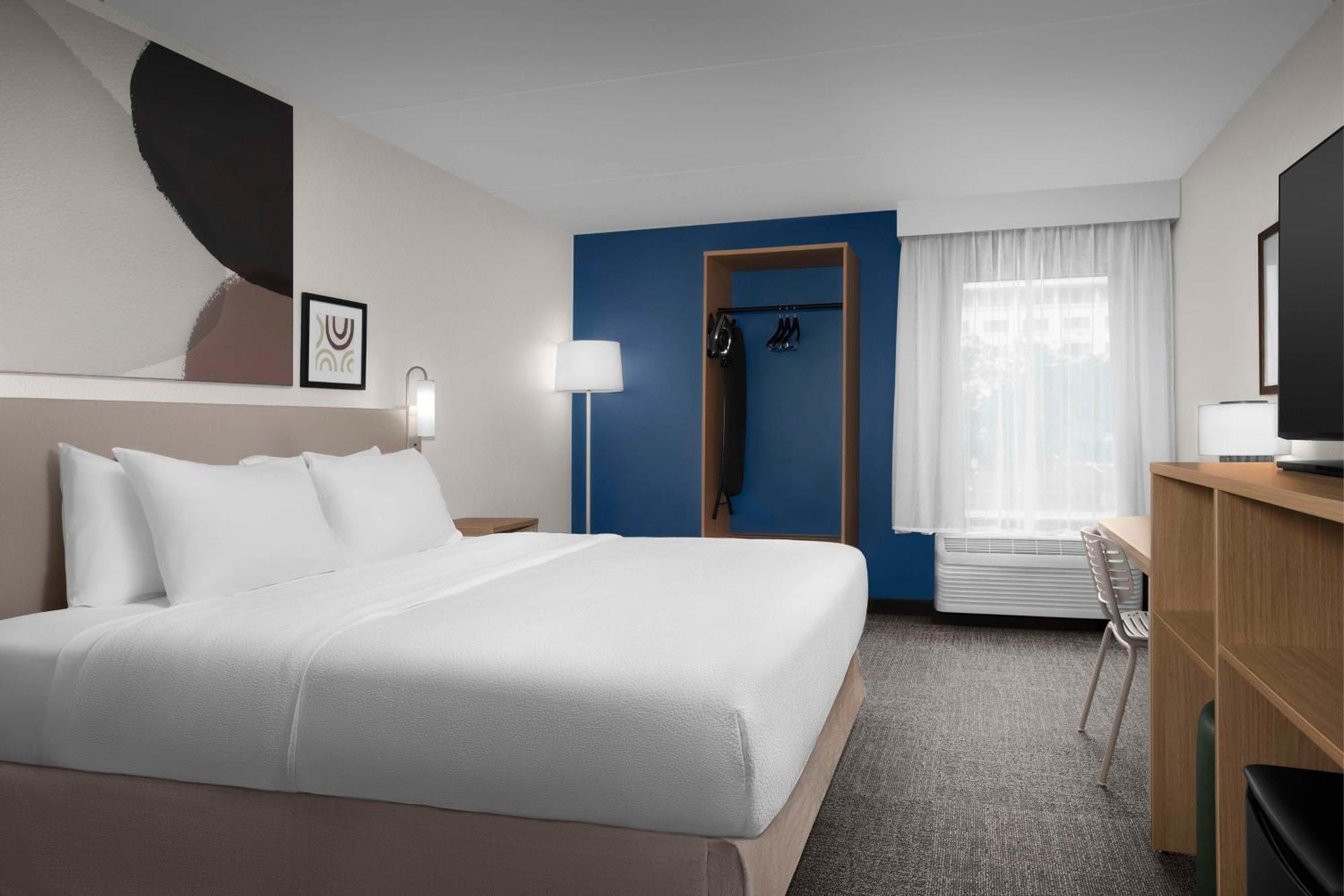 Hotel Spark By Hilton Northwest Near Six Flags
