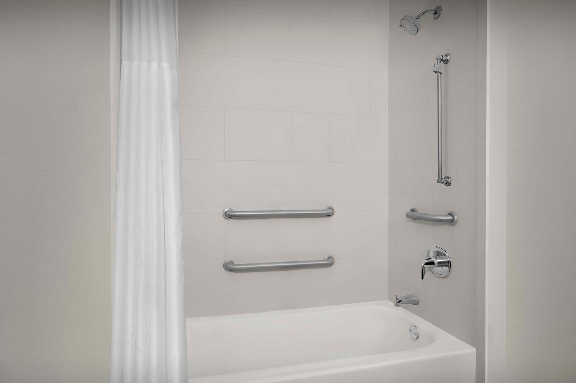 Spark By Hilton Northwest Near Six Flags Hotel 3*