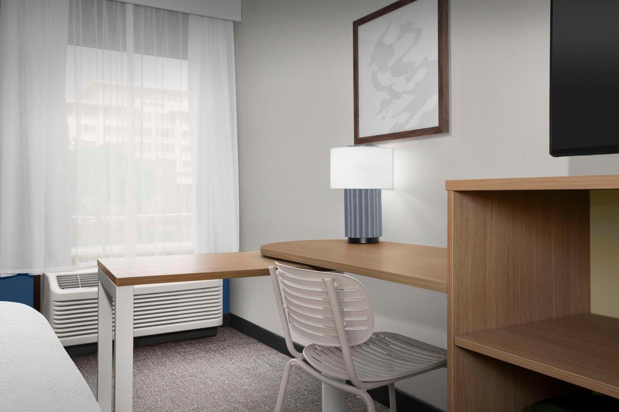 Hotel Spark By Hilton Northwest Near Six Flags 3*