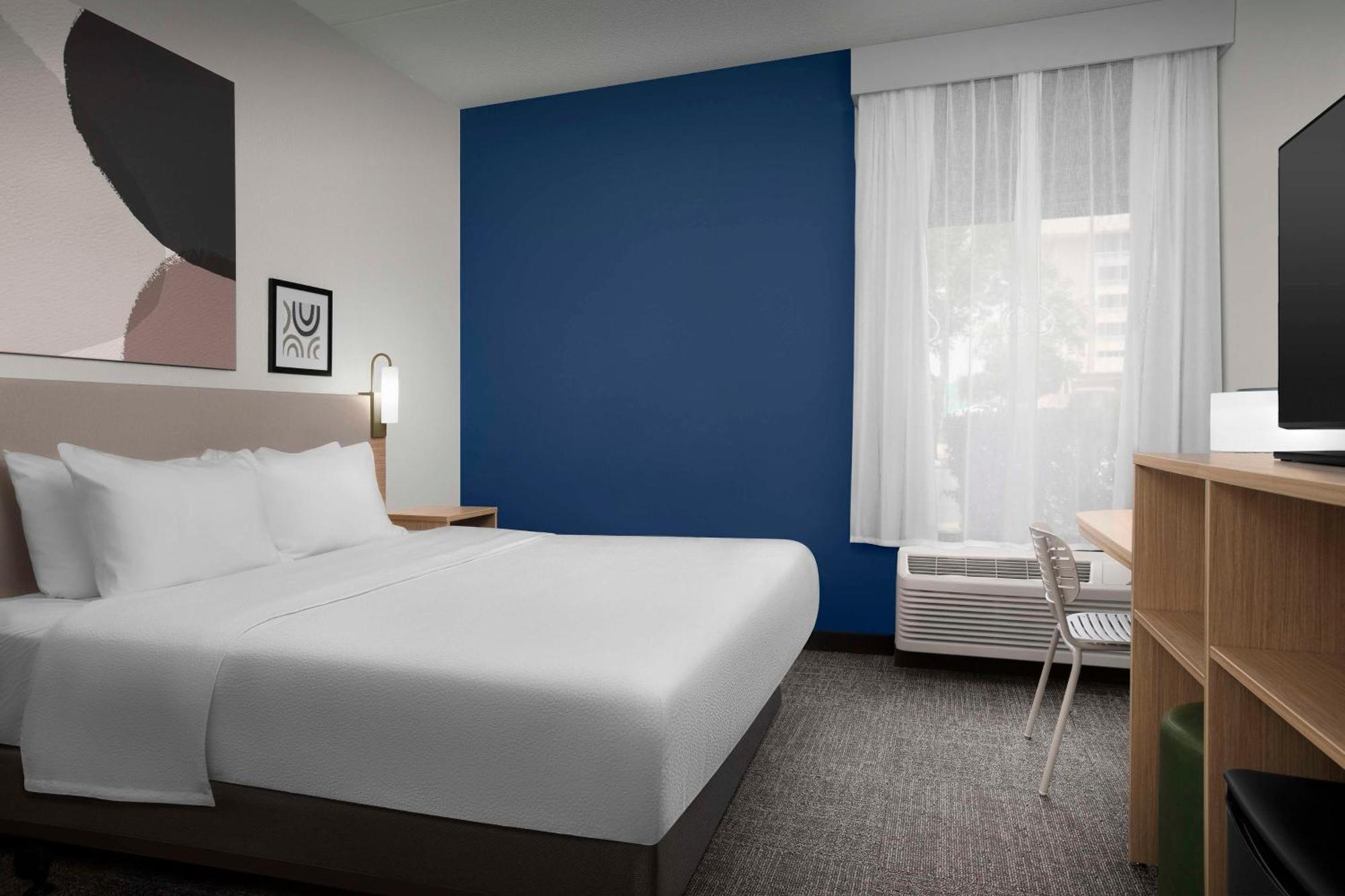 Spark By Hilton Northwest Near Six Flags 3*