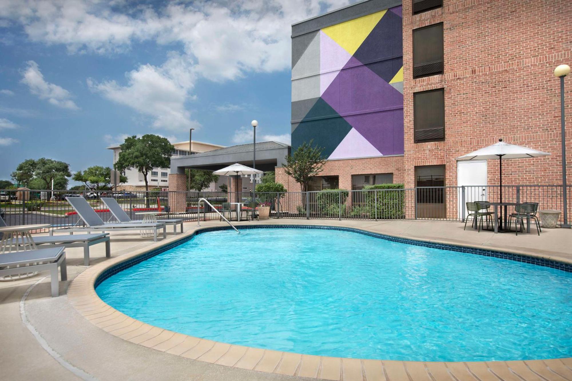 Spark By Hilton Northwest Near Six Flags Hotel San Antonio