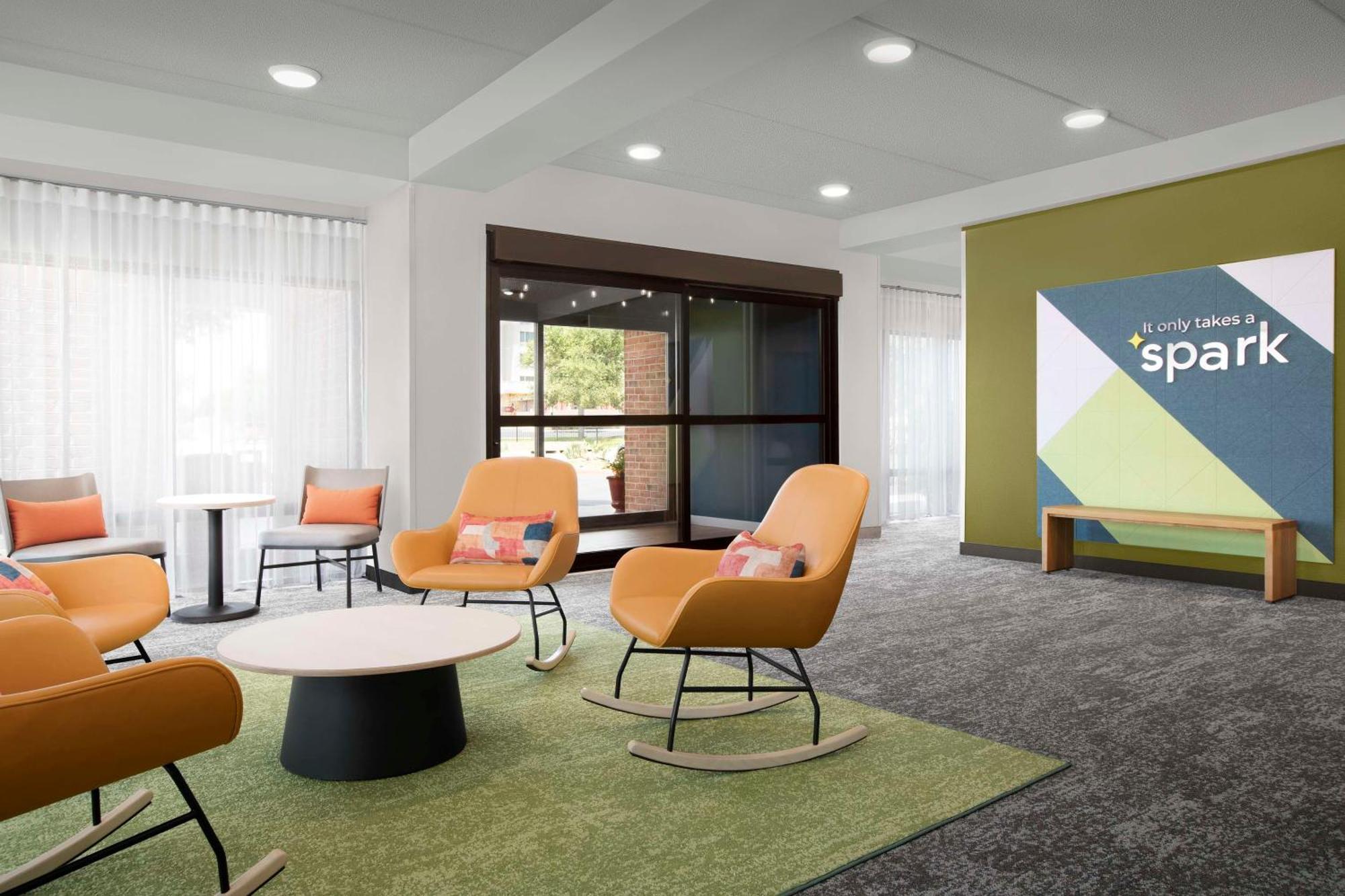 Hotel Spark By Hilton Northwest Near Six Flags 3*