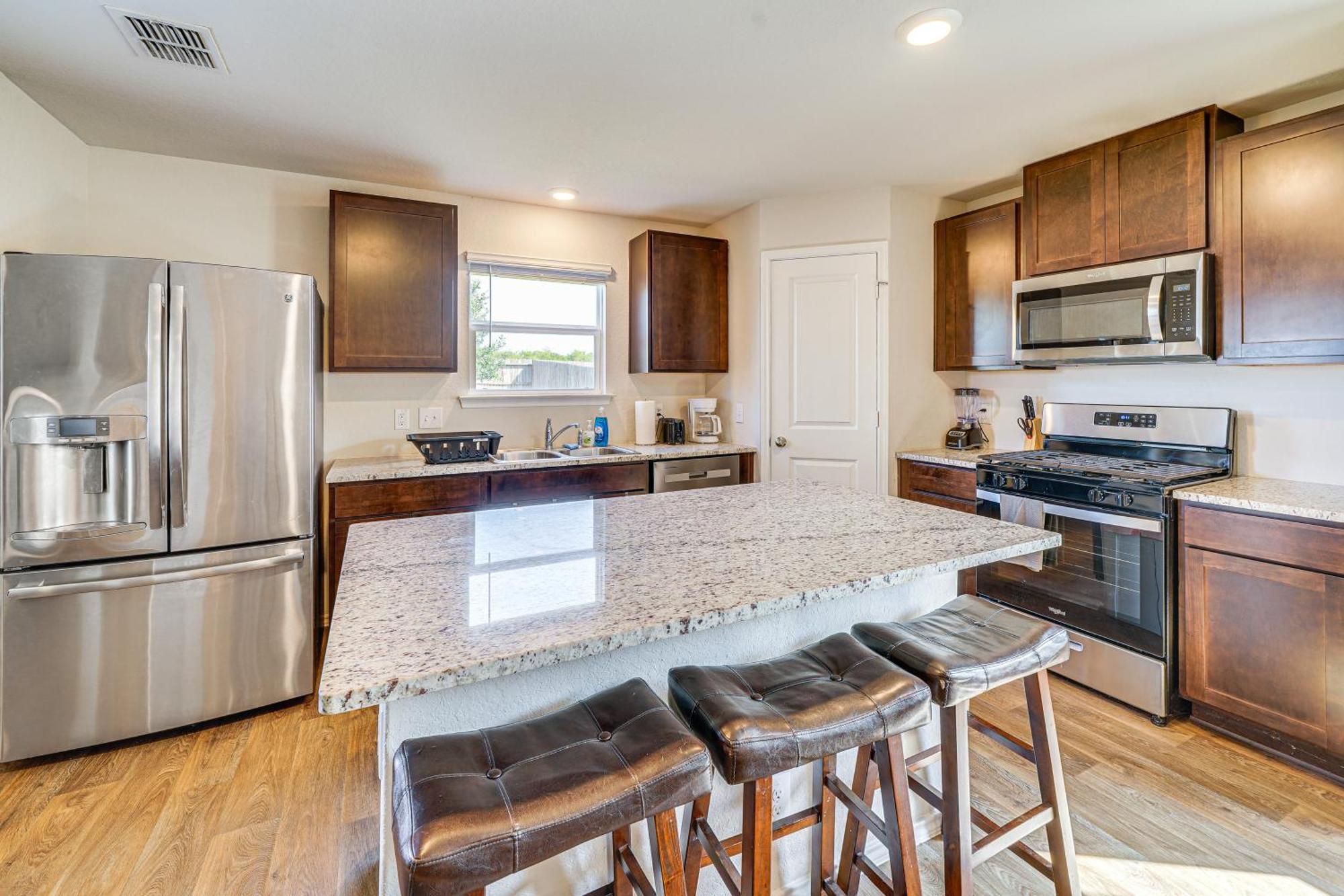 With Pool Access 11 Mi To Seaworld Holiday home