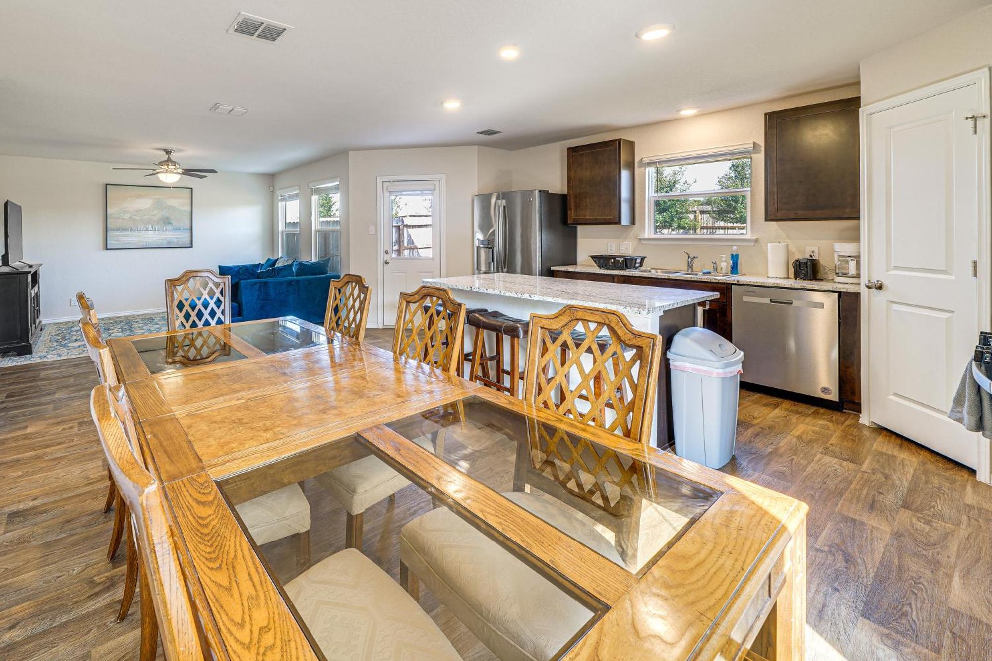 Holiday home With Pool Access 11 Mi To Seaworld