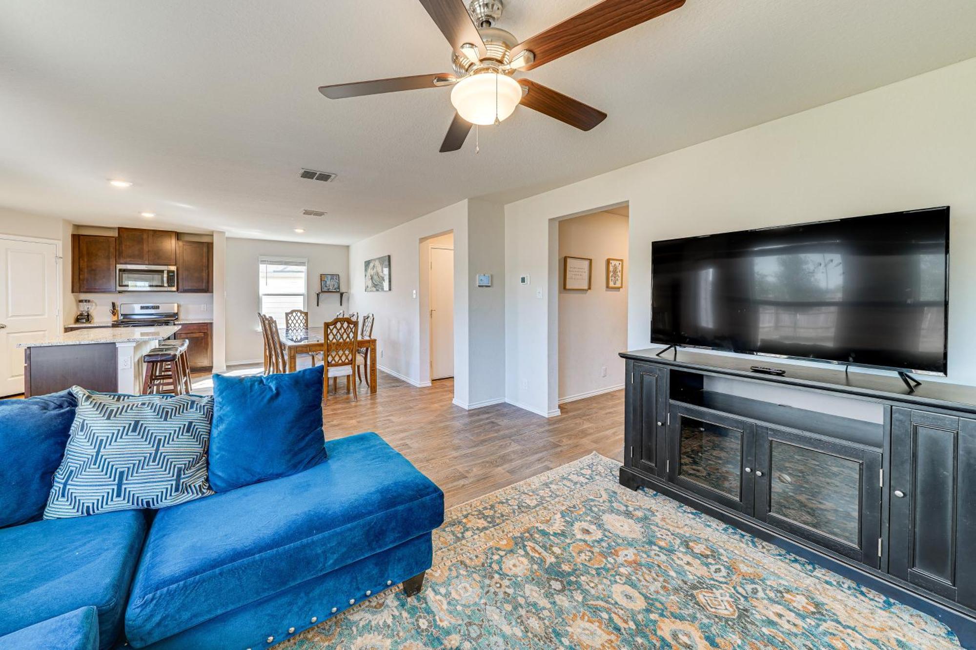 With Pool Access 11 Mi To Seaworld Holiday home San Antonio