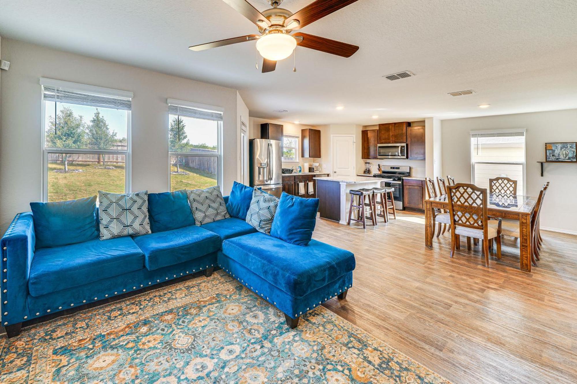 With Pool Access 11 Mi To Seaworld Holiday home *