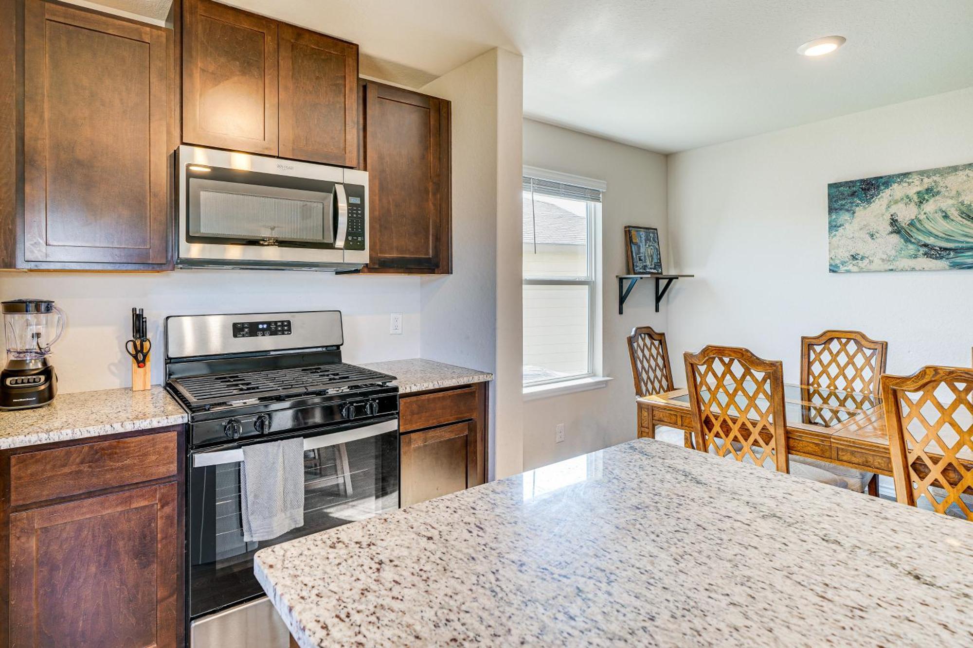 With Pool Access 11 Mi To Seaworld Holiday home