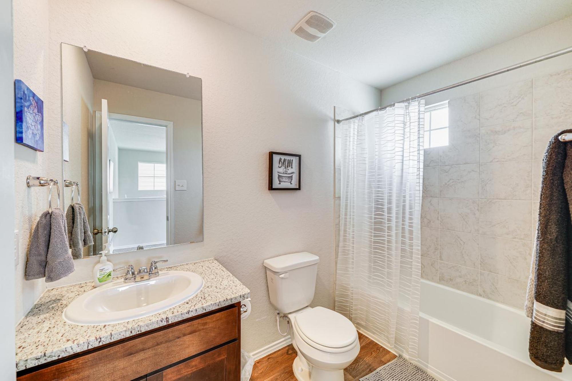 Holiday home With Pool Access 11 Mi To Seaworld *