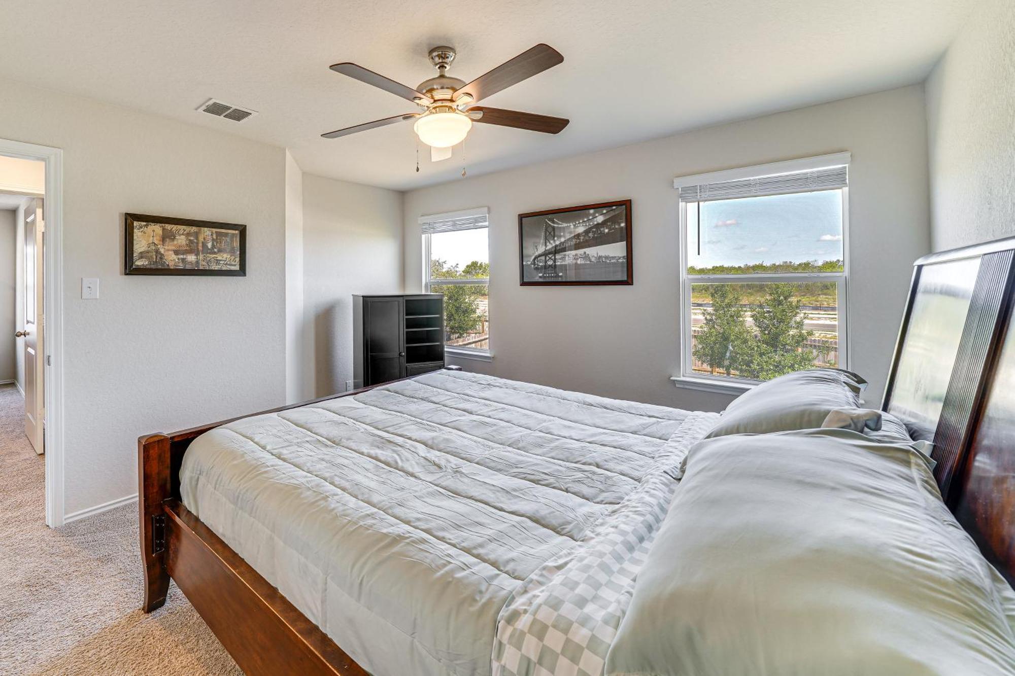 Holiday home With Pool Access 11 Mi To Seaworld
