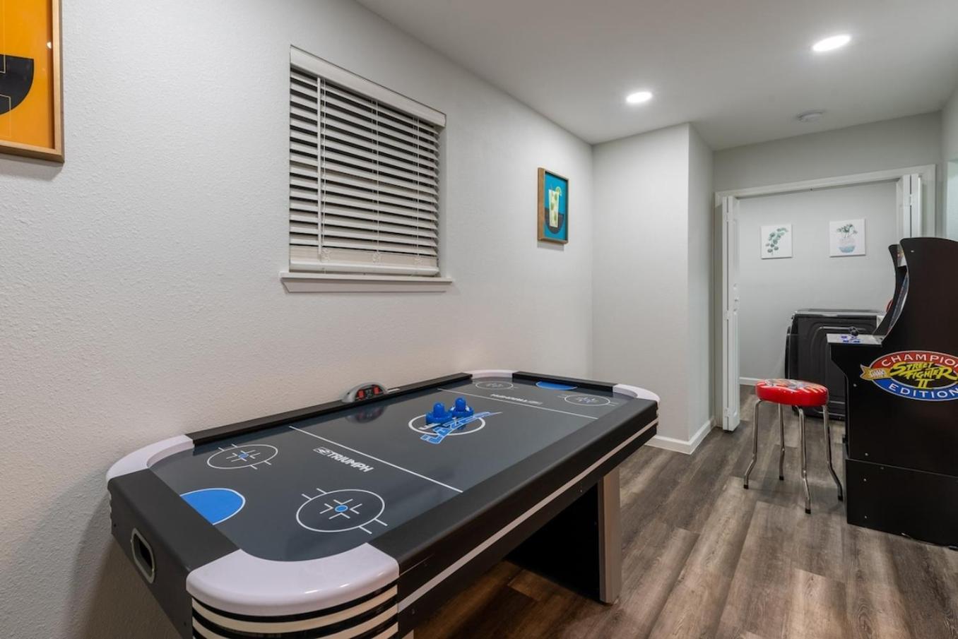 Luxurious With Hot Tub & Tree Deck By 6flags * San Antonio