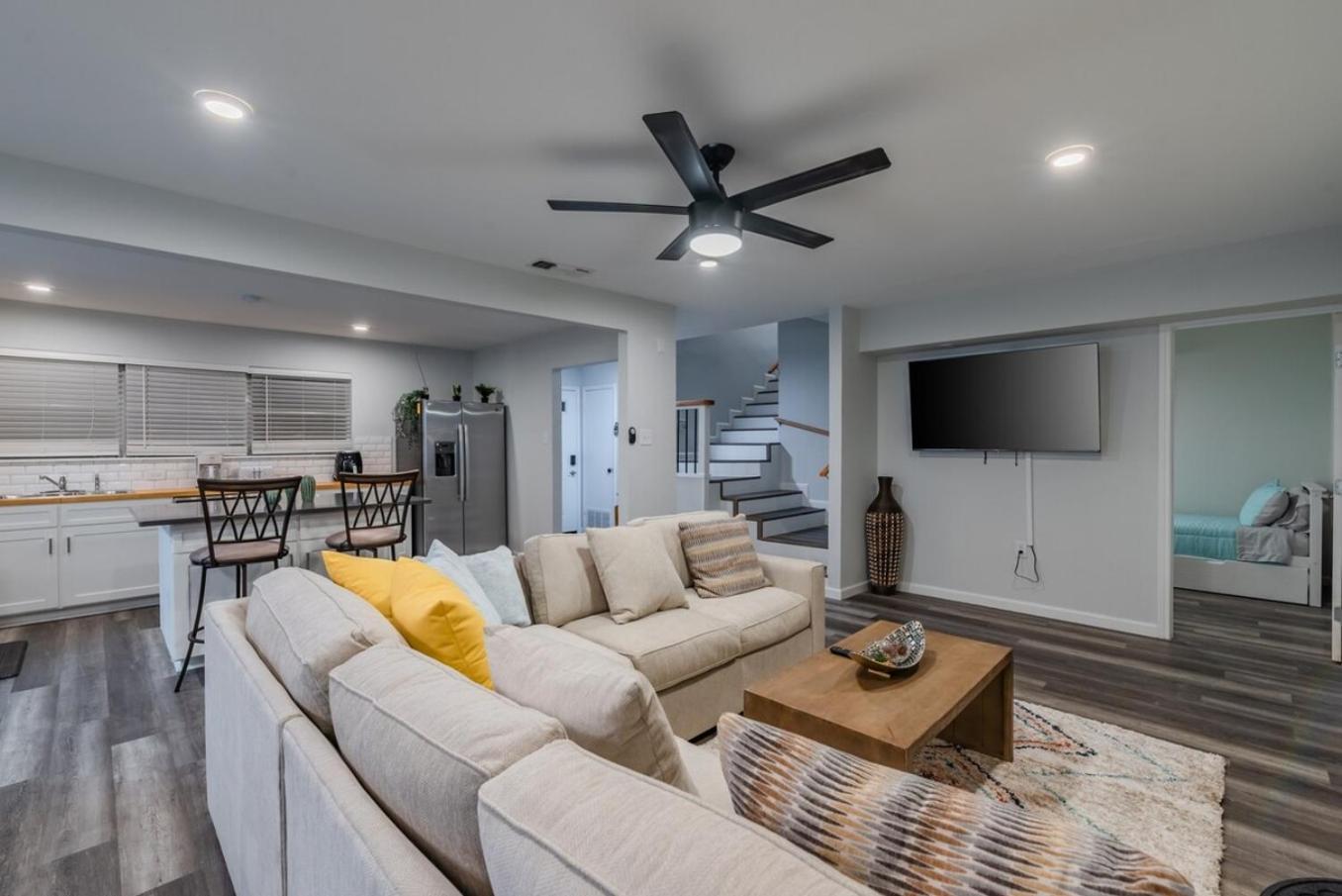 Luxurious With Hot Tub & Tree Deck By 6flags Holiday home *