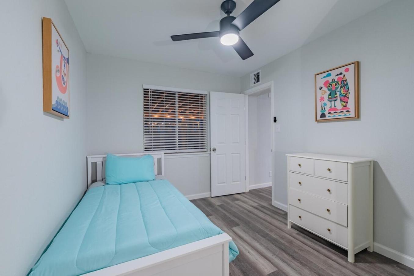 Luxurious With Hot Tub & Tree Deck By 6flags