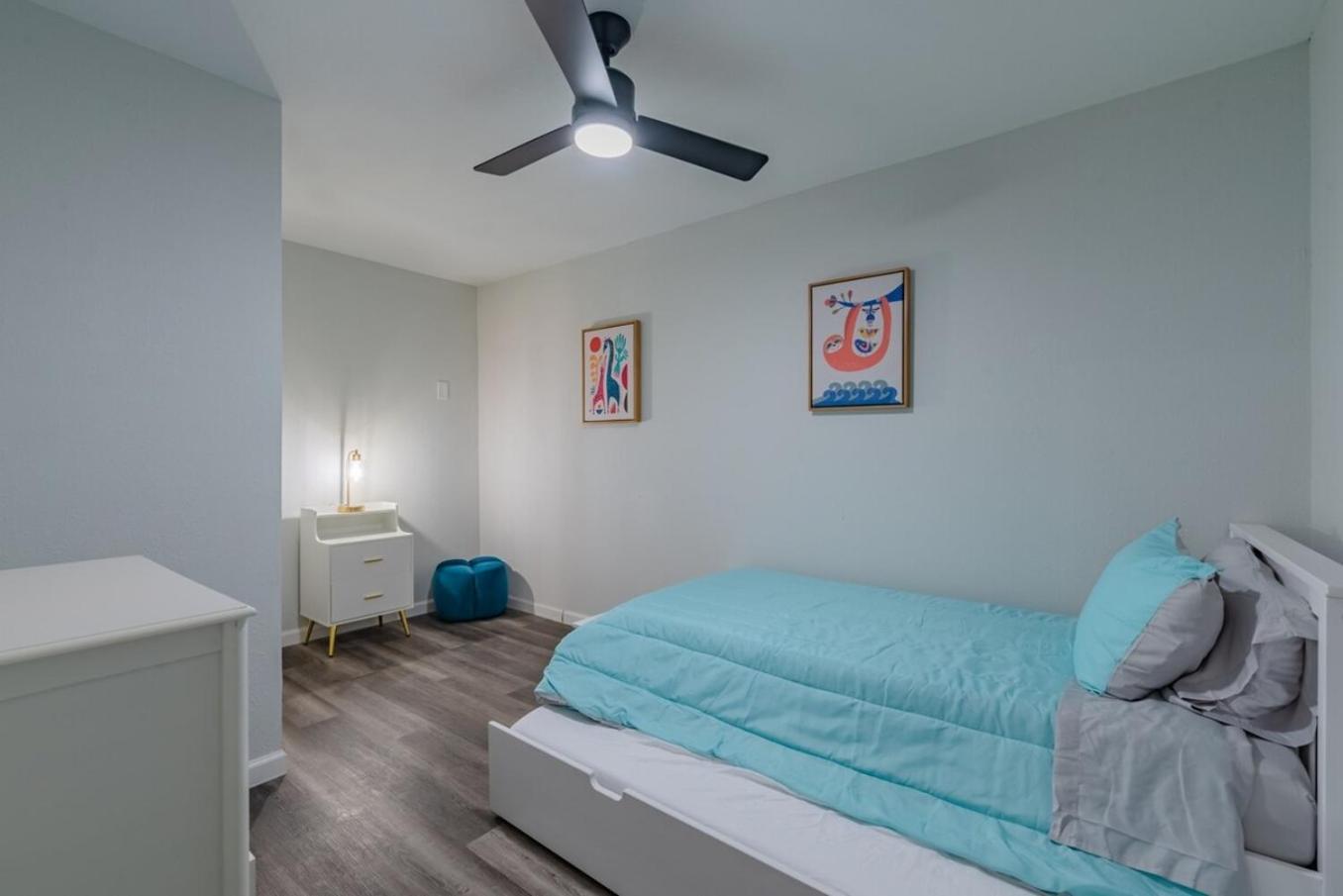Luxurious With Hot Tub & Tree Deck By 6flags Holiday home