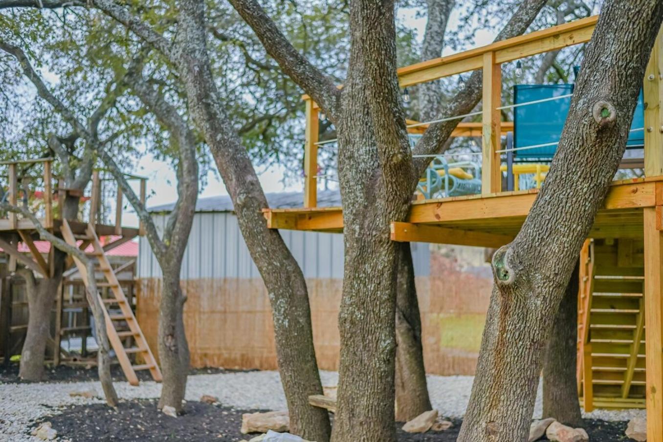 Luxurious With Hot Tub & Tree Deck By 6flags