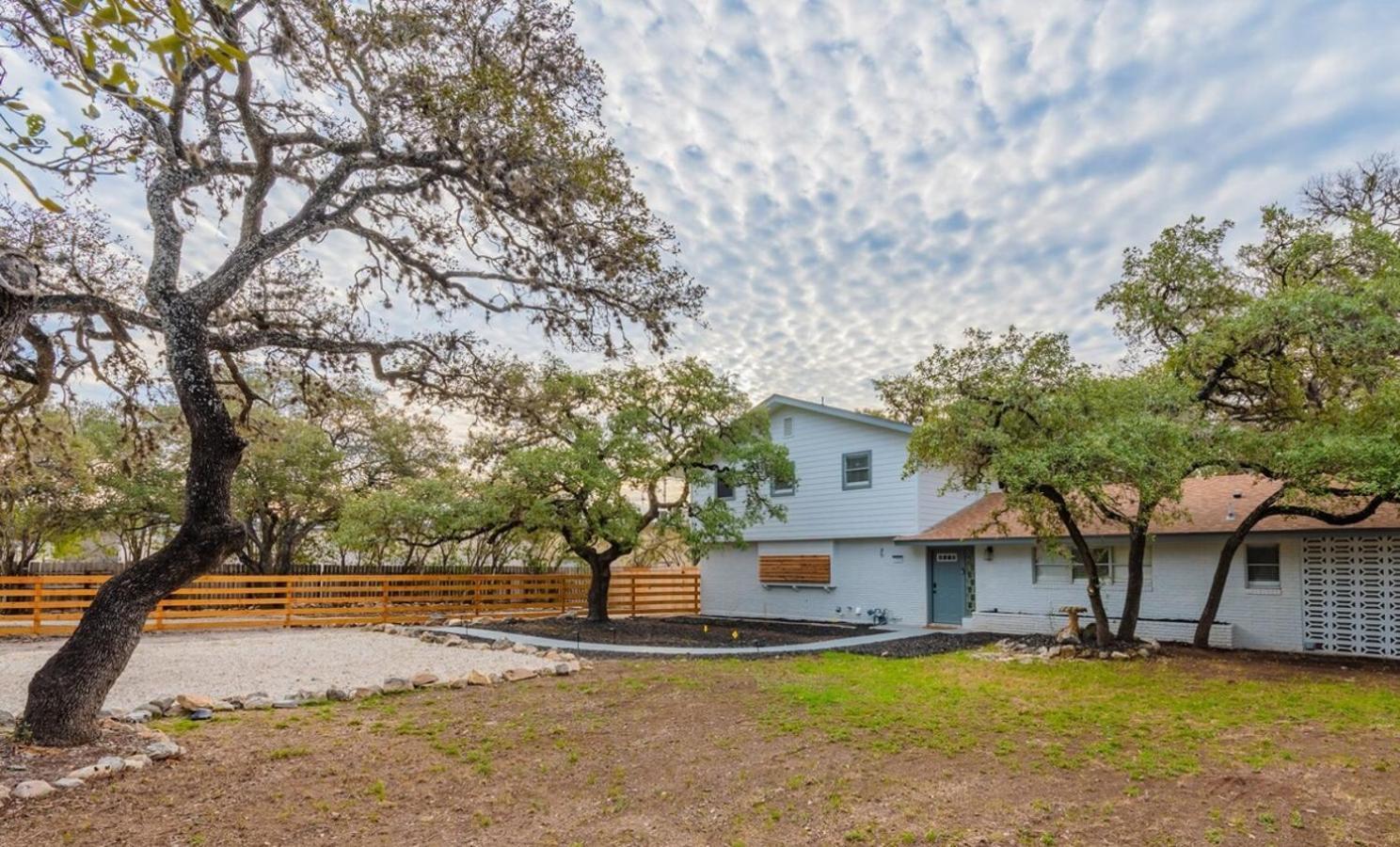 Luxurious With Hot Tub & Tree Deck By 6flags * San Antonio