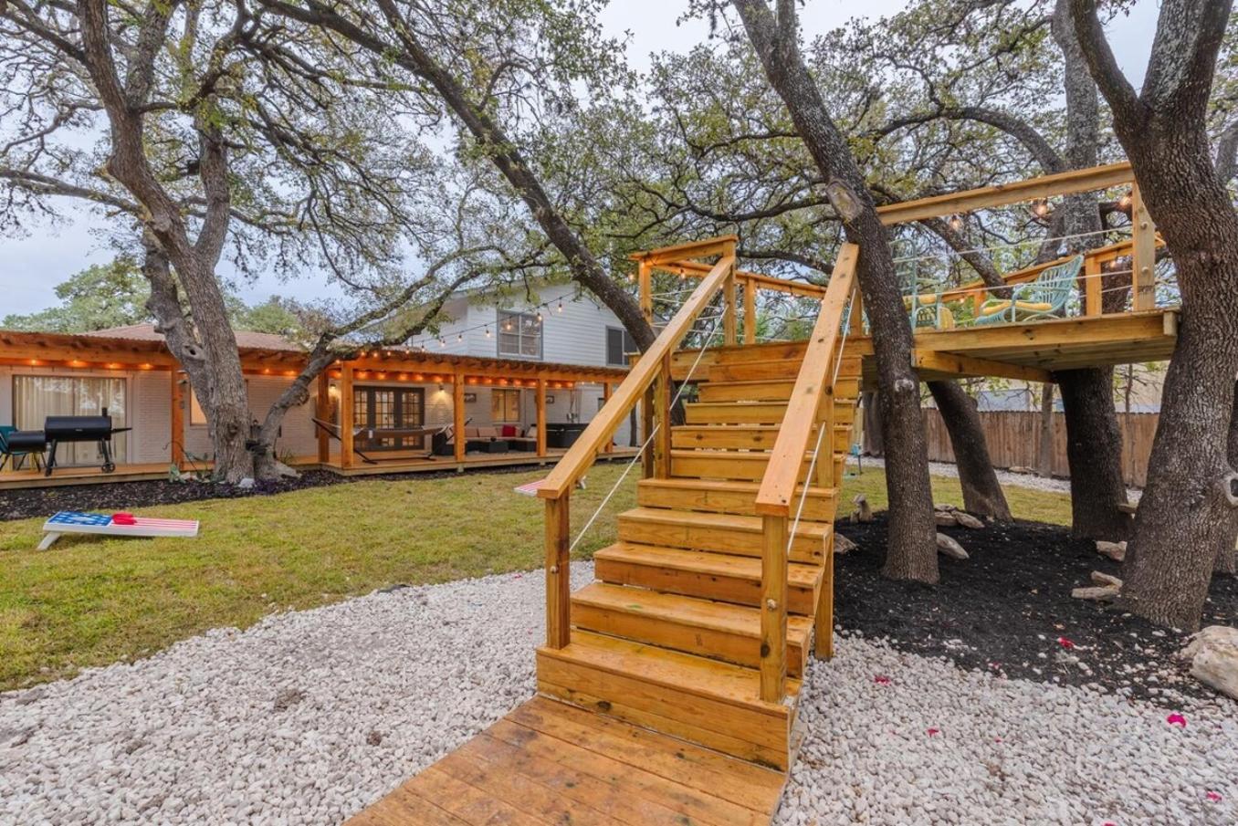Luxurious With Hot Tub & Tree Deck By 6flags Holiday home *