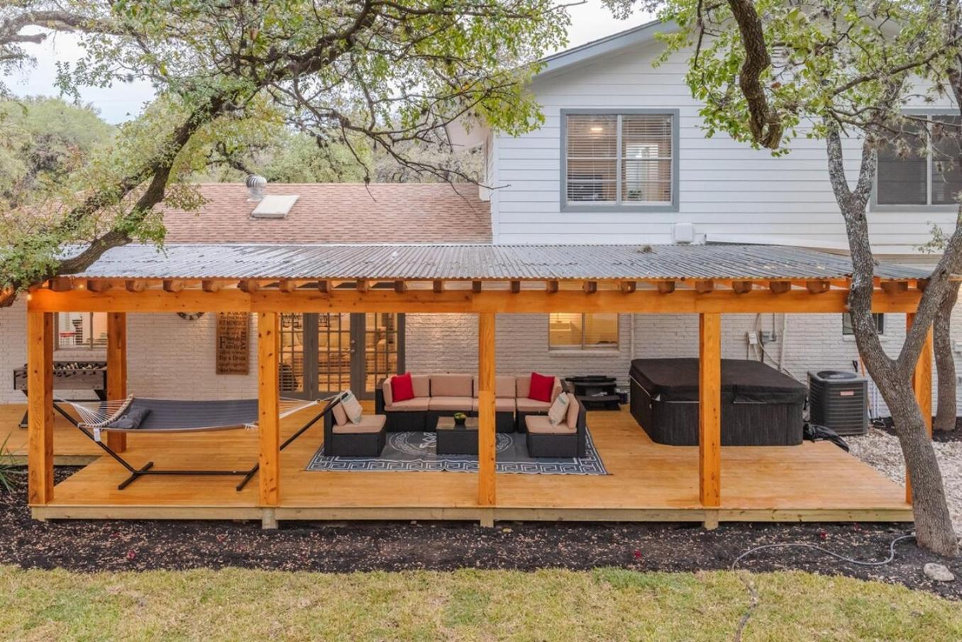 Luxurious With Hot Tub & Tree Deck By 6flags *