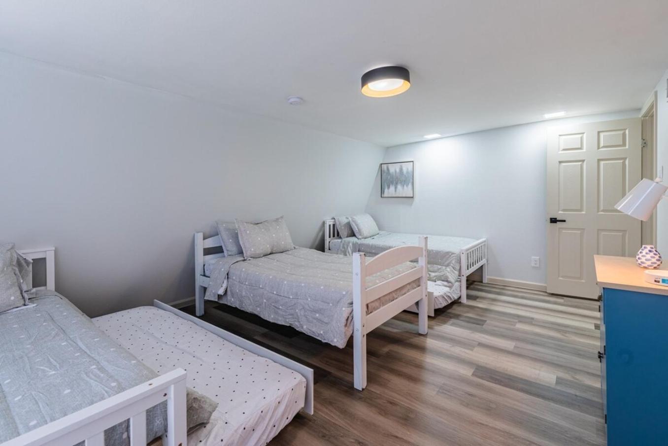 Holiday home Breathtaking Roof Pool Views, Gameroom, Firepit *