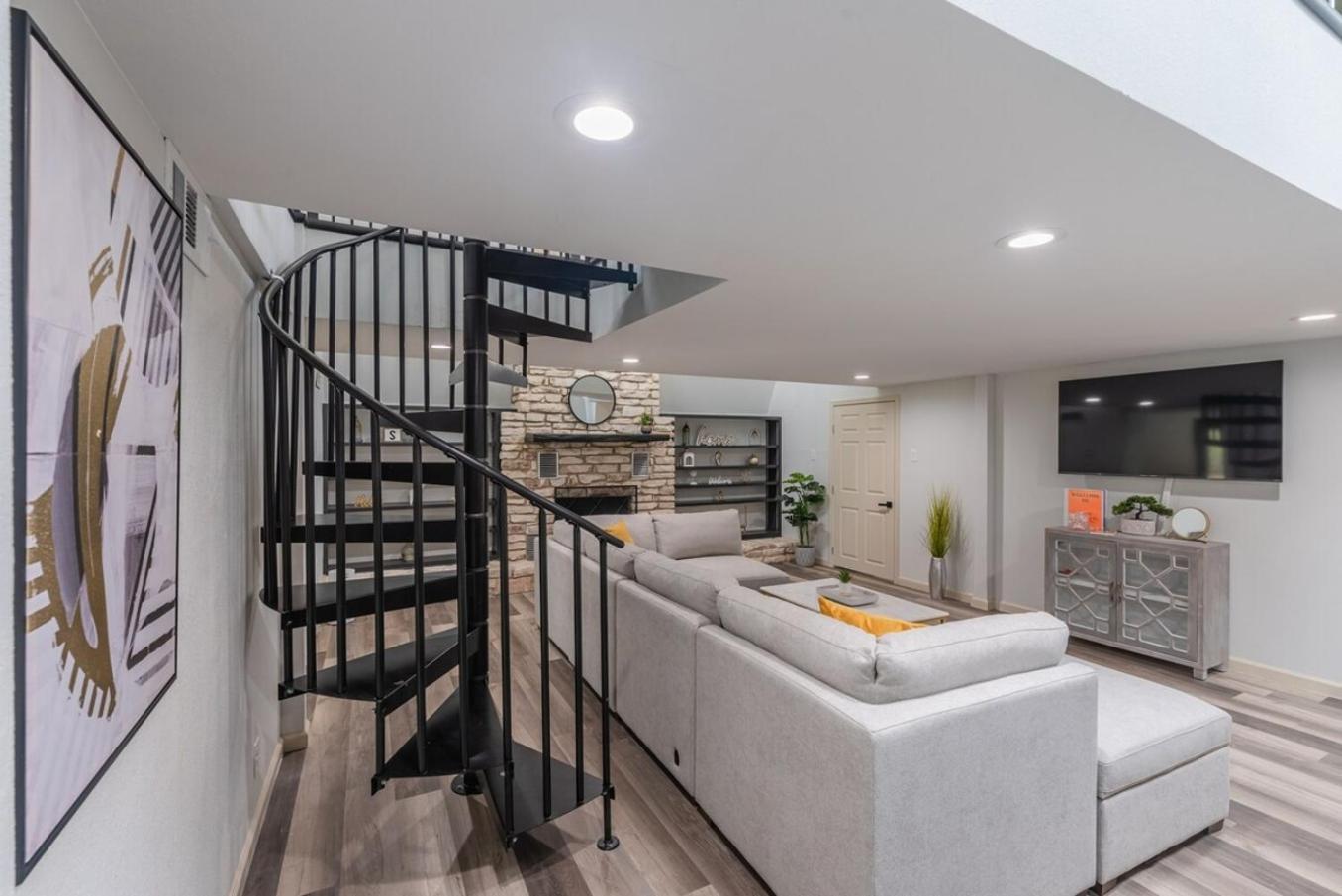 Breathtaking Roof Pool Views, Gameroom, Firepit Holiday home