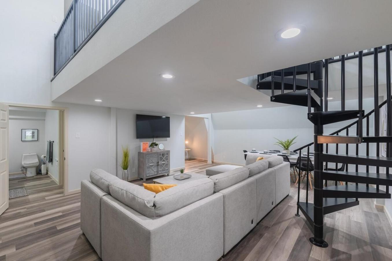 Breathtaking Roof Pool Views, Gameroom, Firepit Holiday home *