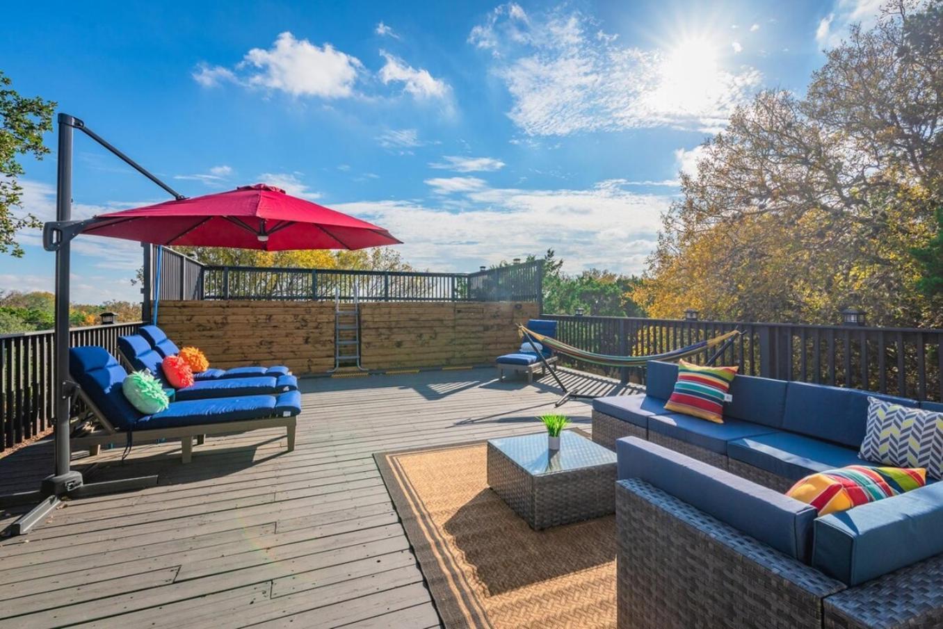 Breathtaking Roof Pool Views, Gameroom, Firepit