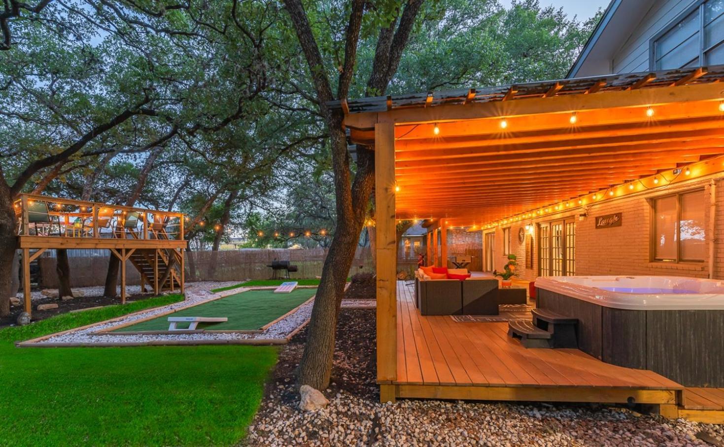 Luxurious With Hot Tub & Tree Deck By 6flags Holiday home San Antonio