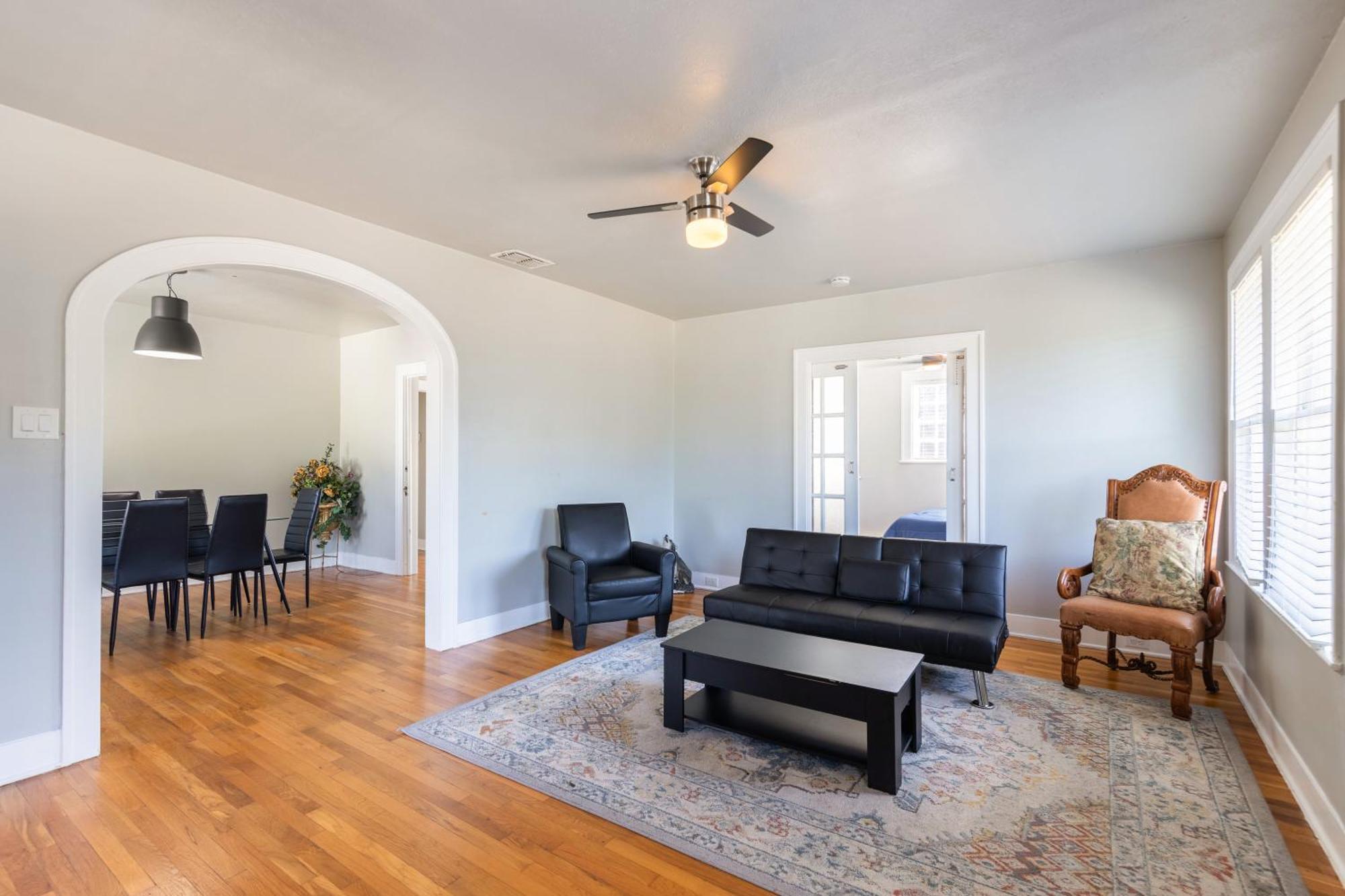 Holiday home Luxurious 3 Bedroom Near Downtown And Convention Center *