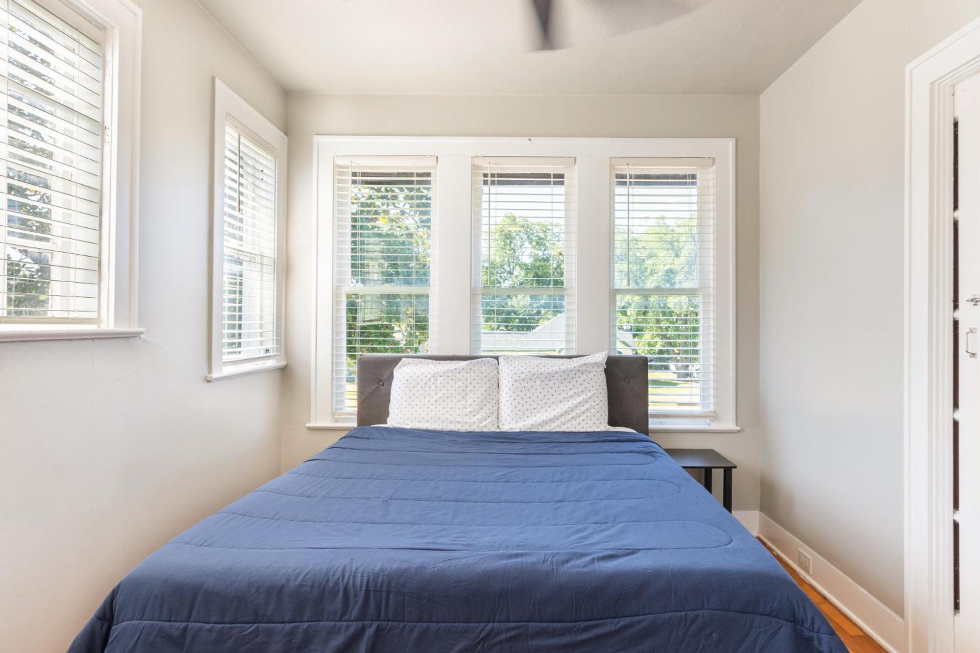 Luxurious 3 Bedroom Near Downtown And Convention Center *