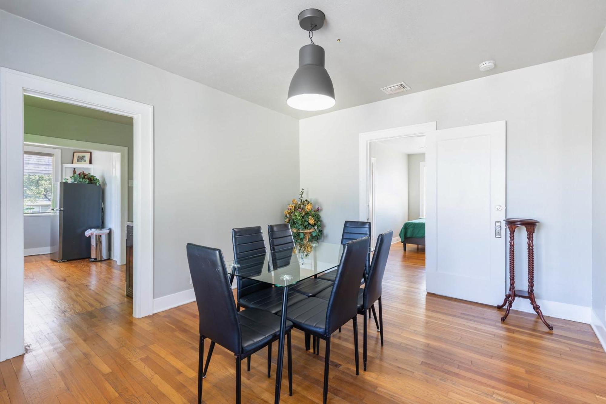 Luxurious 3 Bedroom Near Downtown And Convention Center Holiday home