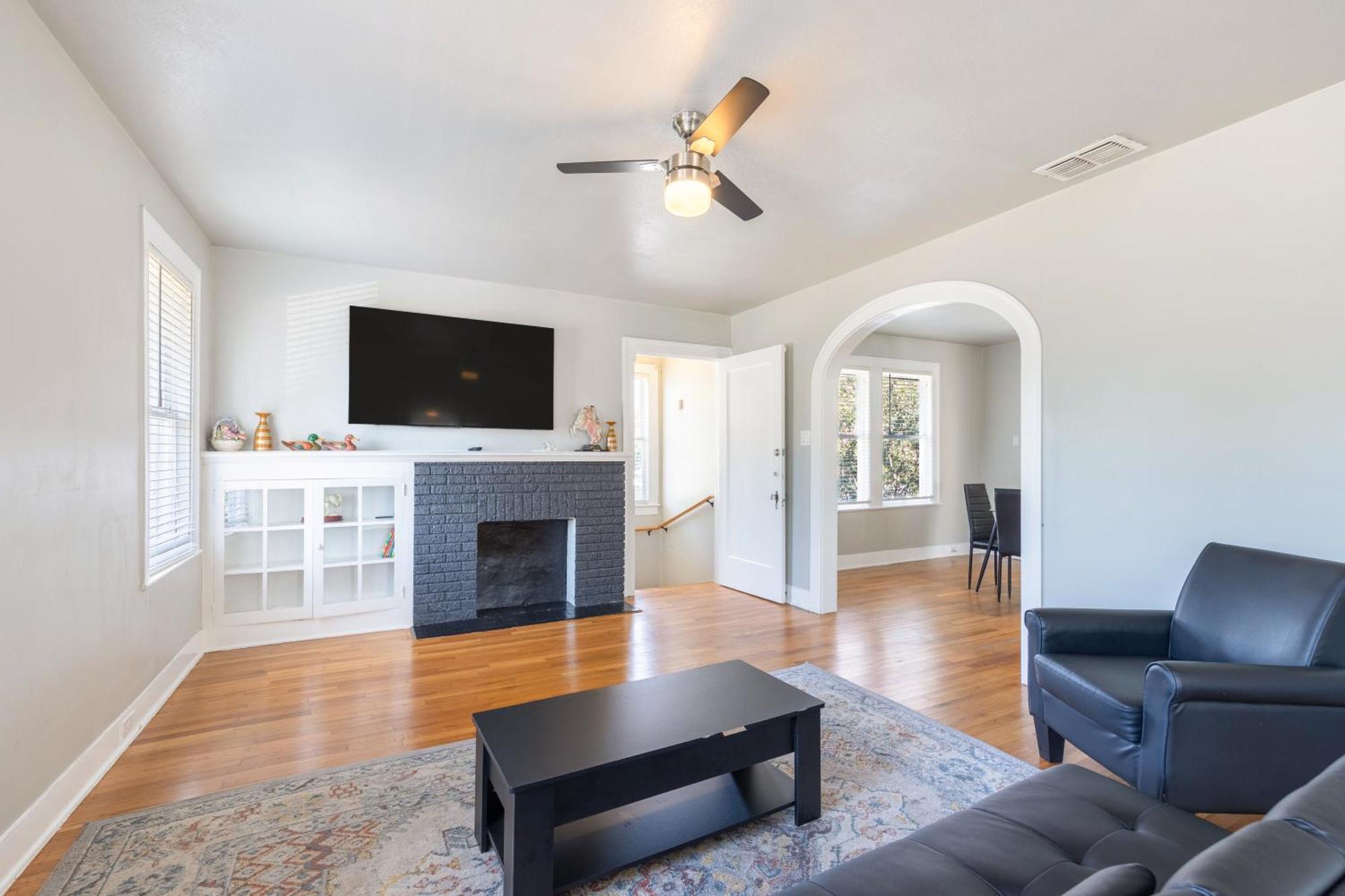 Holiday home Luxurious 3 Bedroom Near Downtown And Convention Center