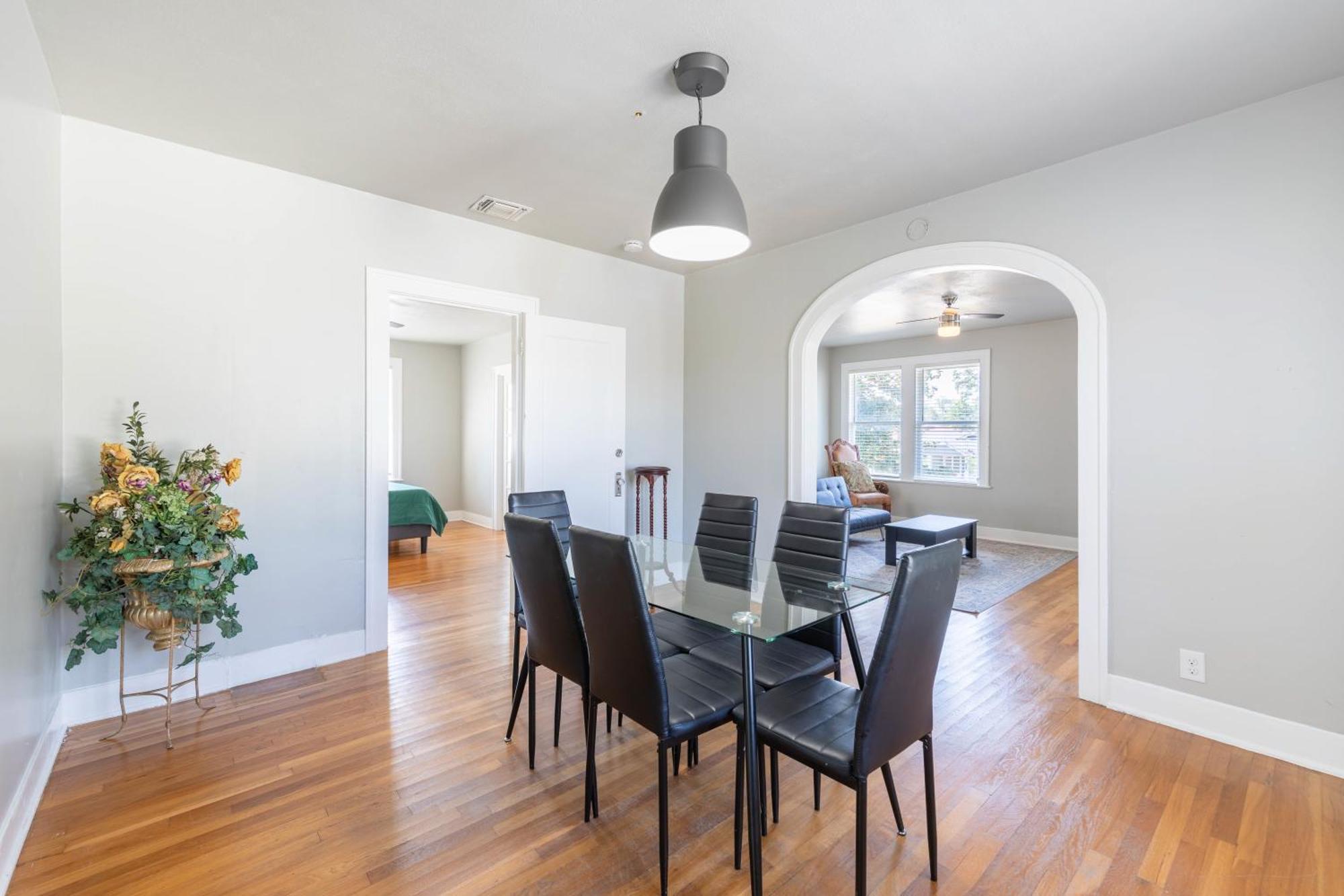 Holiday home Luxurious 3 Bedroom Near Downtown And Convention Center *