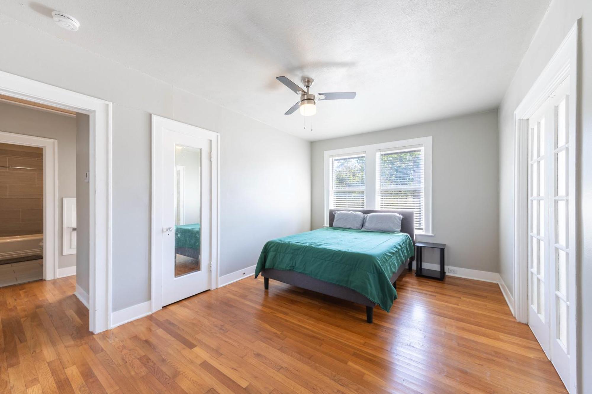 Luxurious 3 Bedroom Near Downtown And Convention Center Holiday home San Antonio