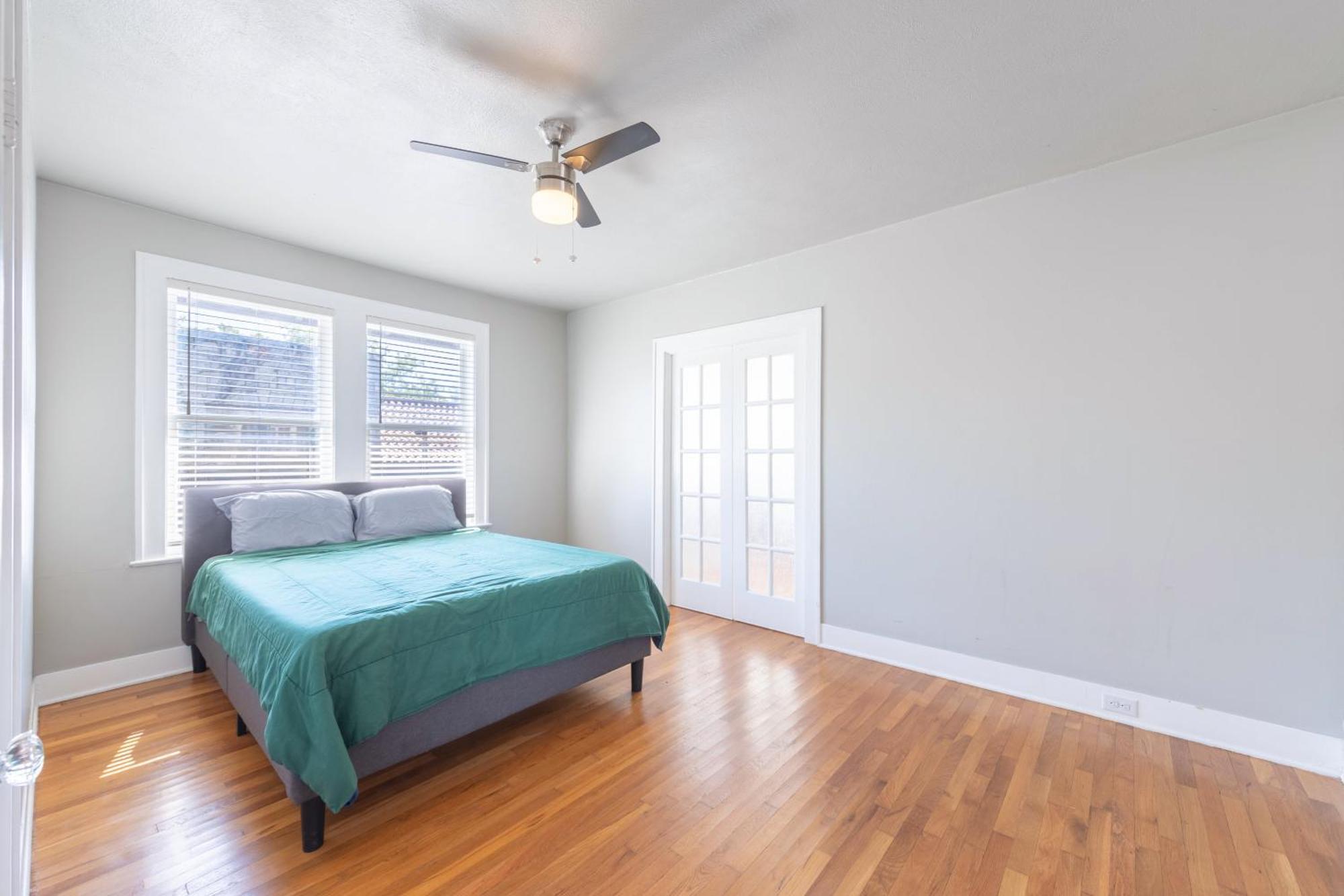 Luxurious 3 Bedroom Near Downtown And Convention Center *