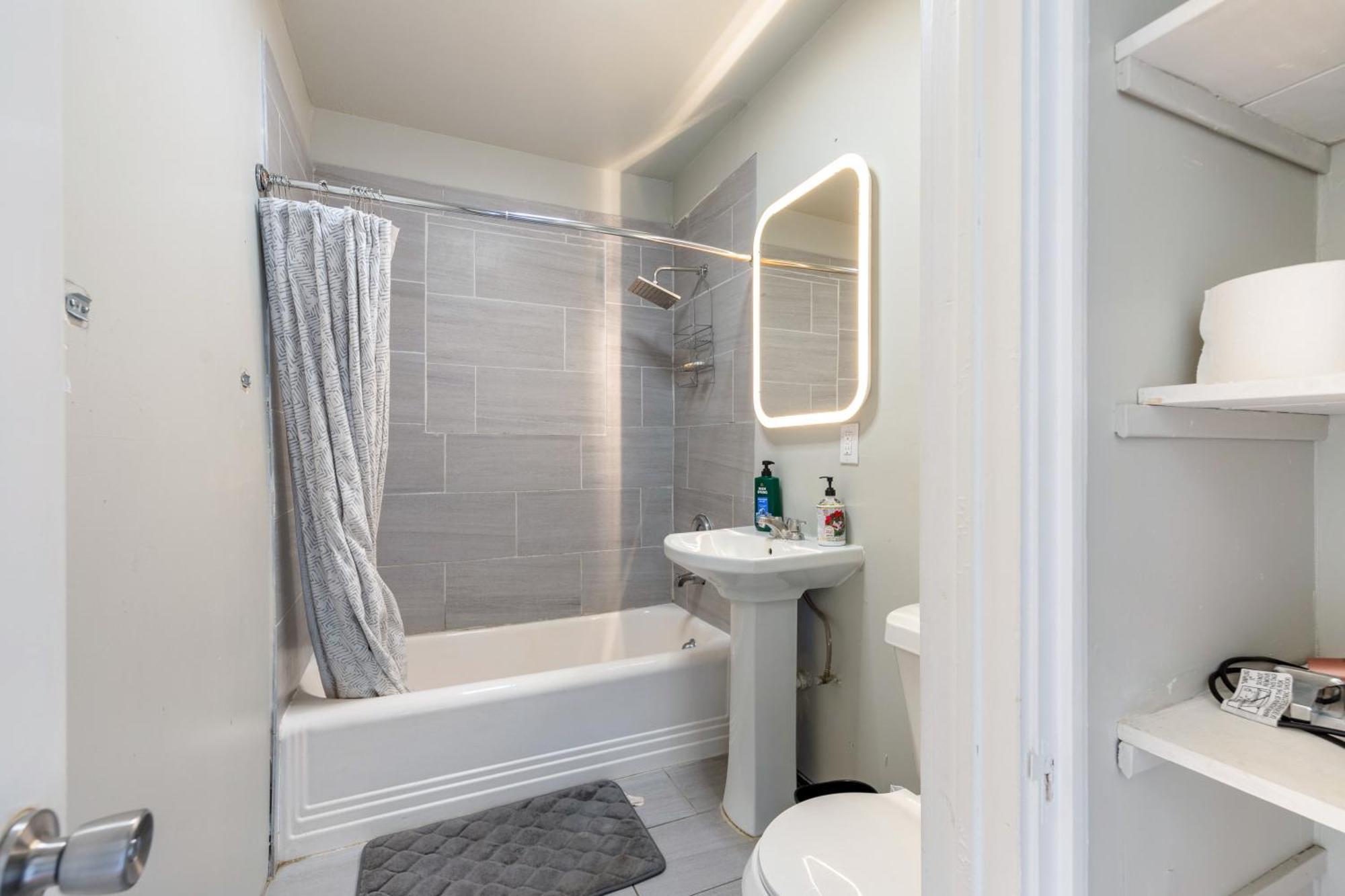 Luxurious 3 Bedroom Near Downtown And Convention Center