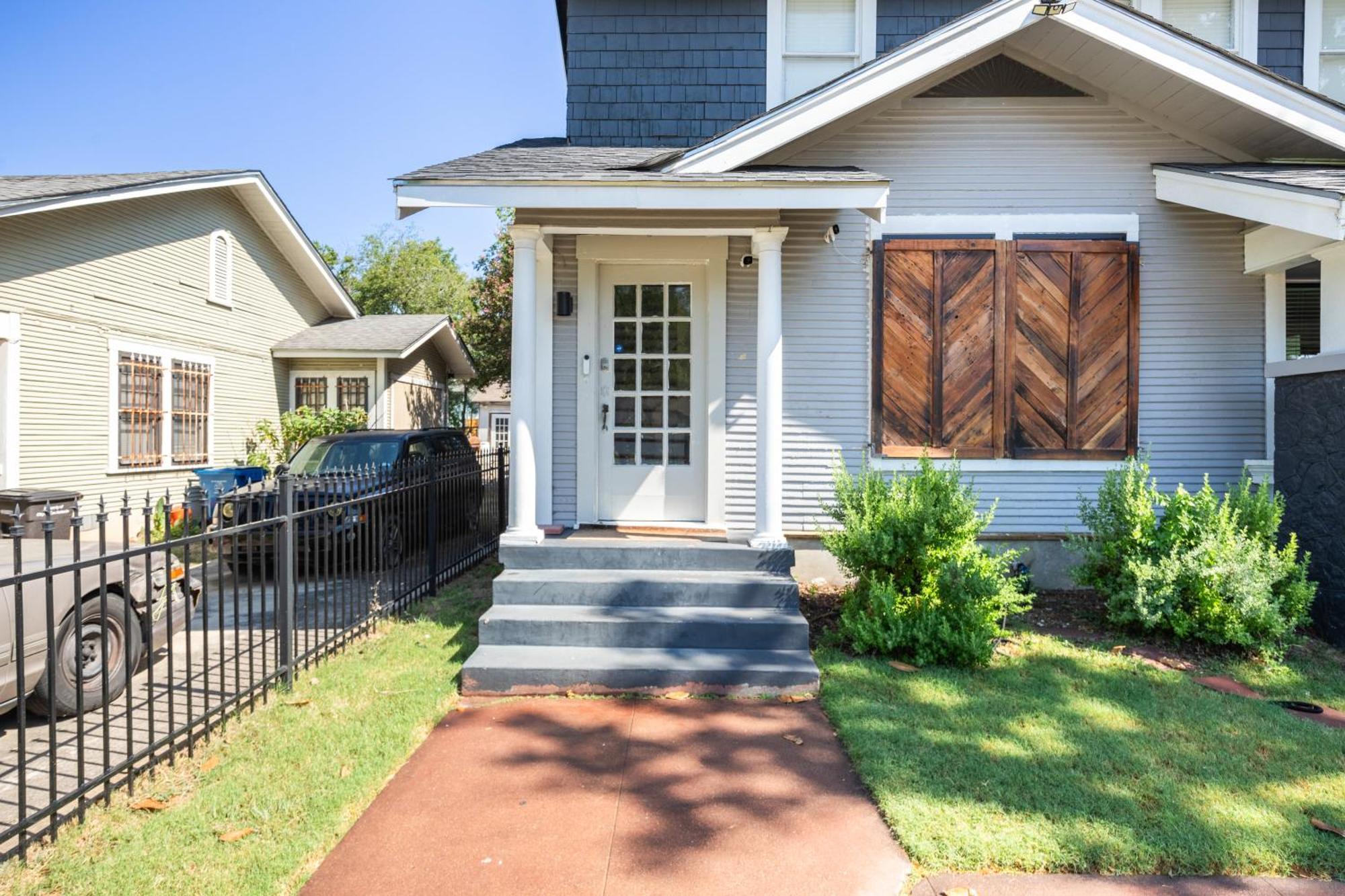 Luxurious 3 Bedroom Near Downtown And Convention Center *