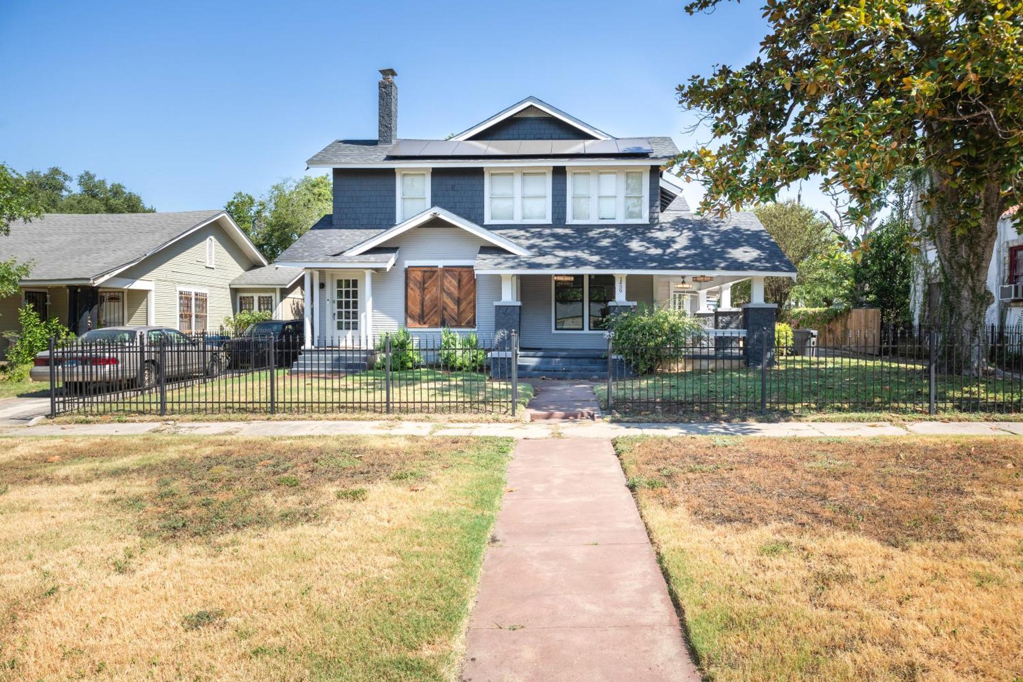 Luxurious 3 Bedroom Near Downtown And Convention Center