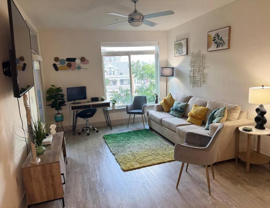 Beautiful On Riverwalk King W Free Parking Pet Friendly Centrally Located On The Riverwalk * San Antonio