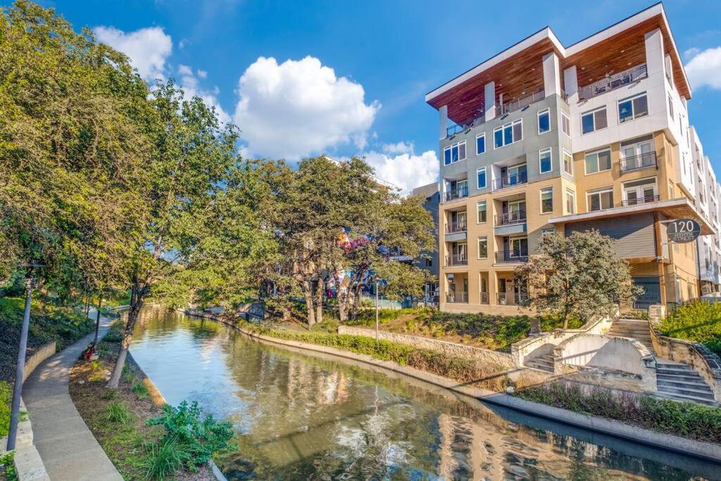 Apartment Beautiful On Riverwalk King W Free Parking Pet Friendly Centrally Located On The Riverwalk